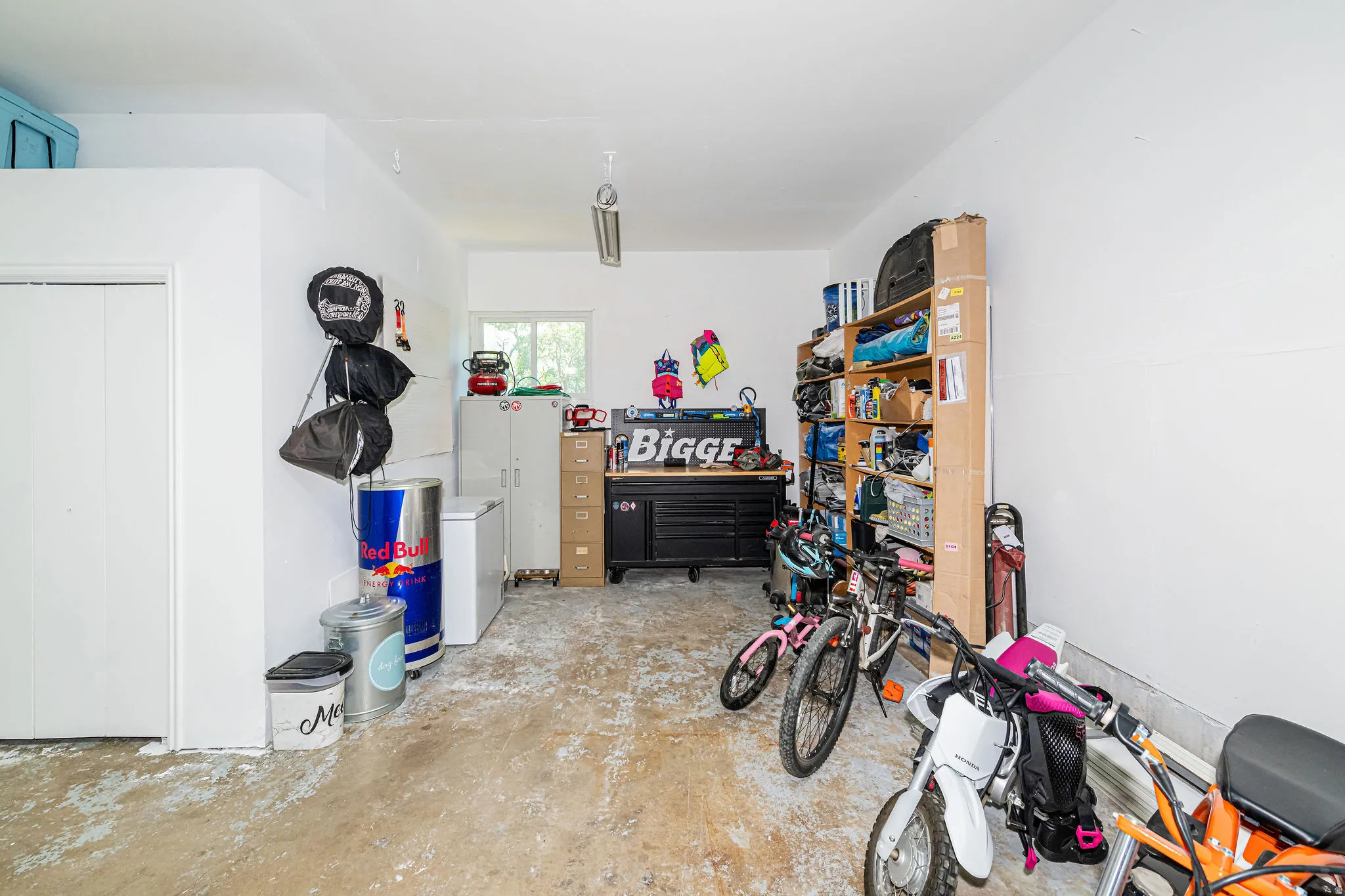 Spacious garage