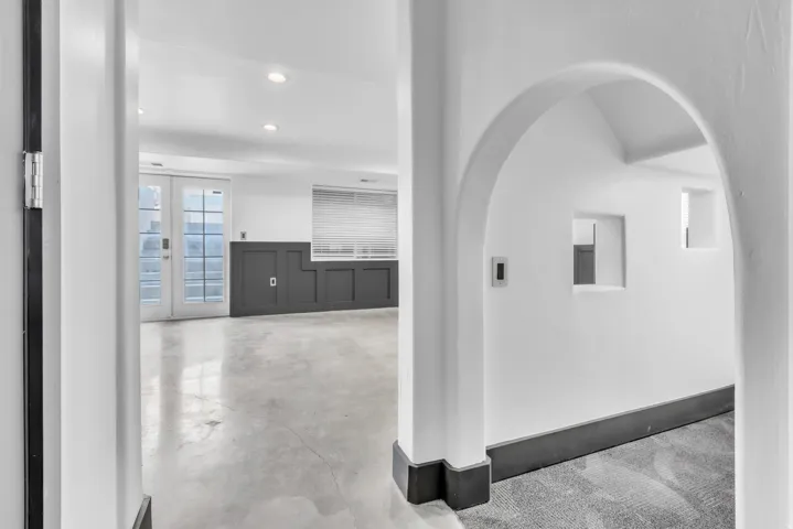 Archway entry with recessed niches