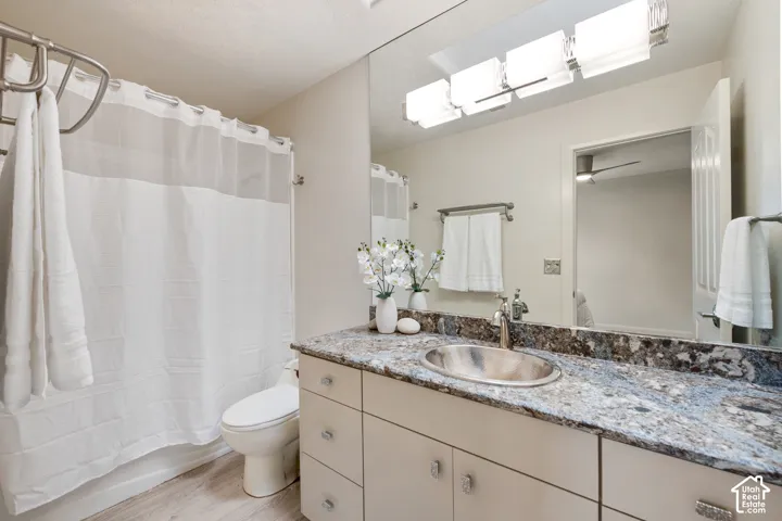 private bath to 2nd story bedroom