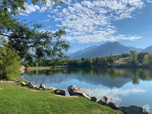 Trail from community to beautiful Highland Glen Park. Private entrance from community to Park.