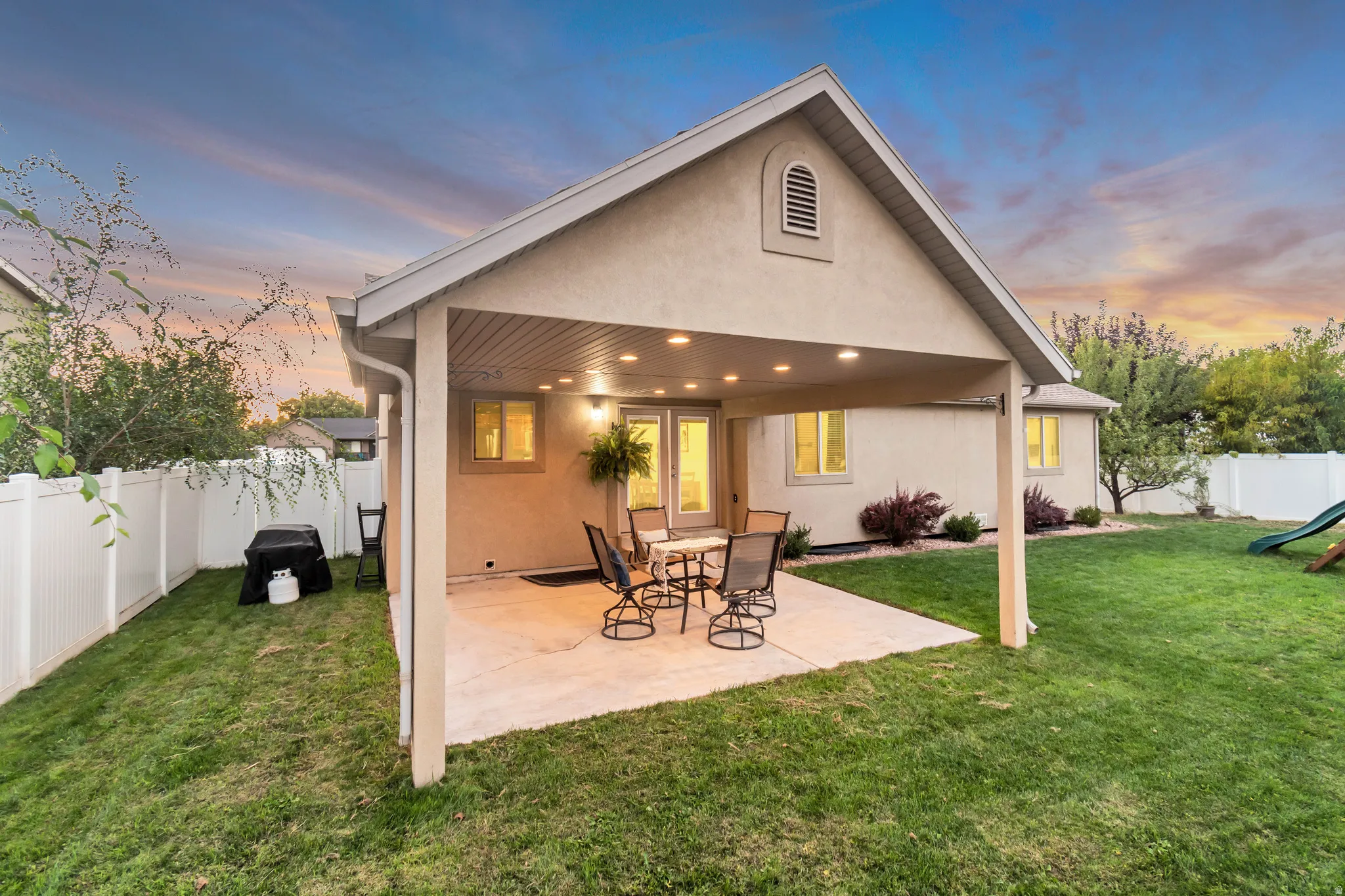 Covered patio with recessed lighting