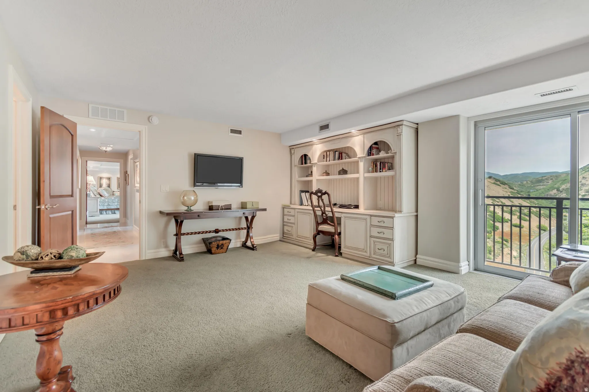 Bedroom 2/library suite