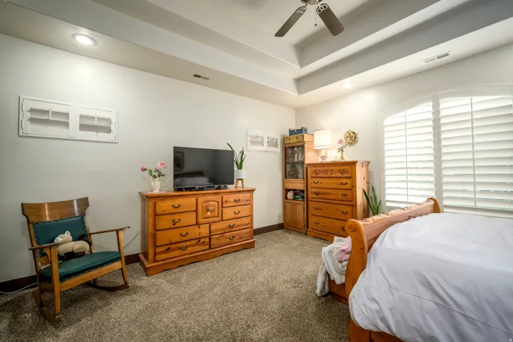 Tray ceiling with recessed lighting