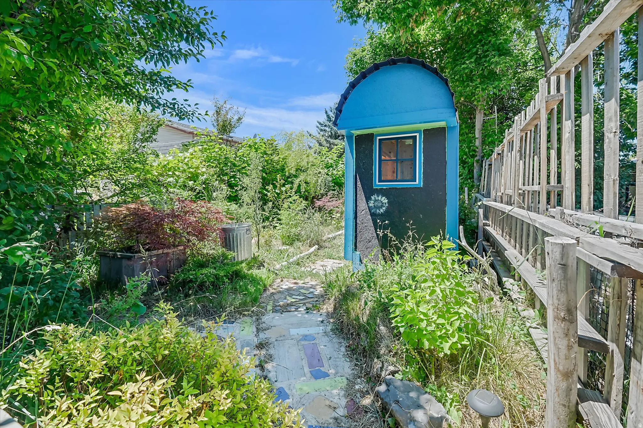 Outdoor structure