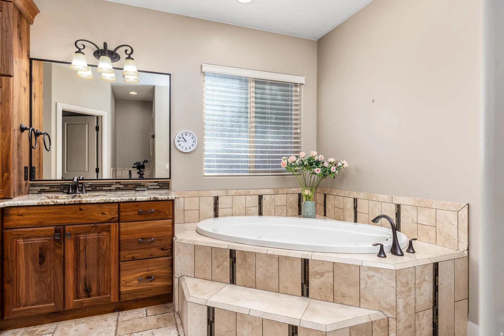 Soaking tub with tiled surround and integrated steps
