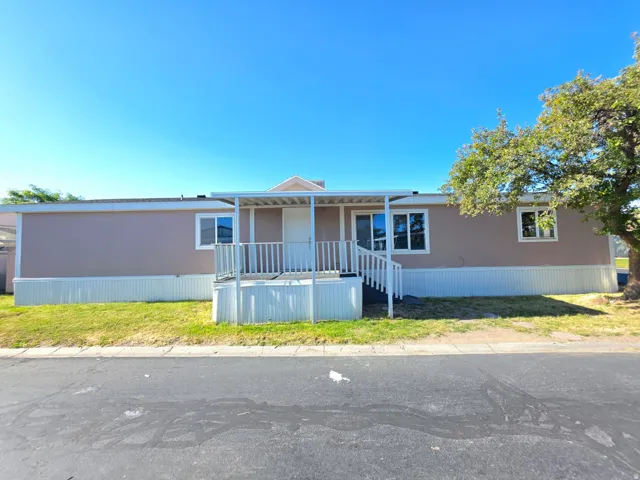 Manufactured home with a covered front porch and railing