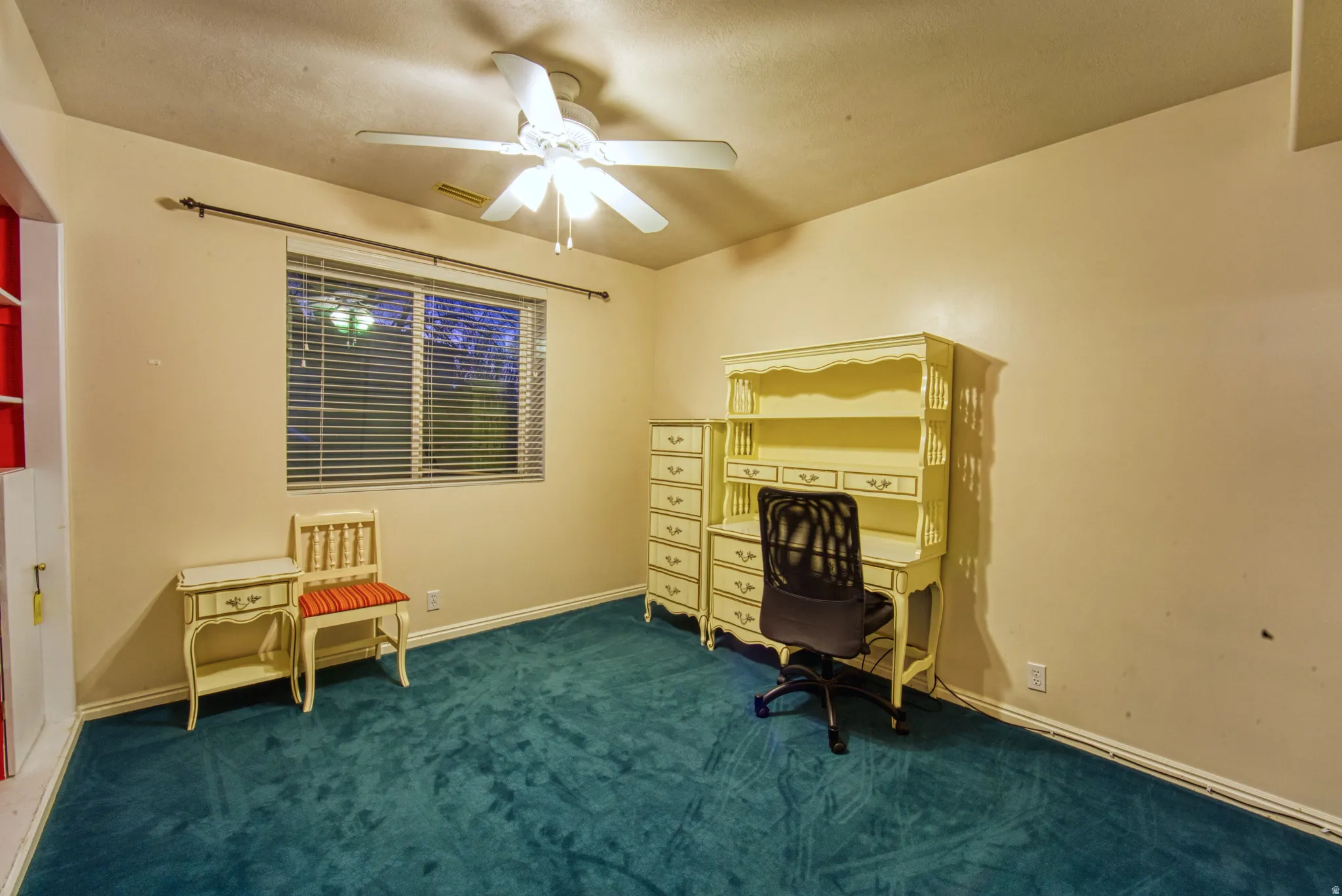 Room featuring wall-to-wall carpeting, a window with blinds, and a ceiling fan with integrated lighting