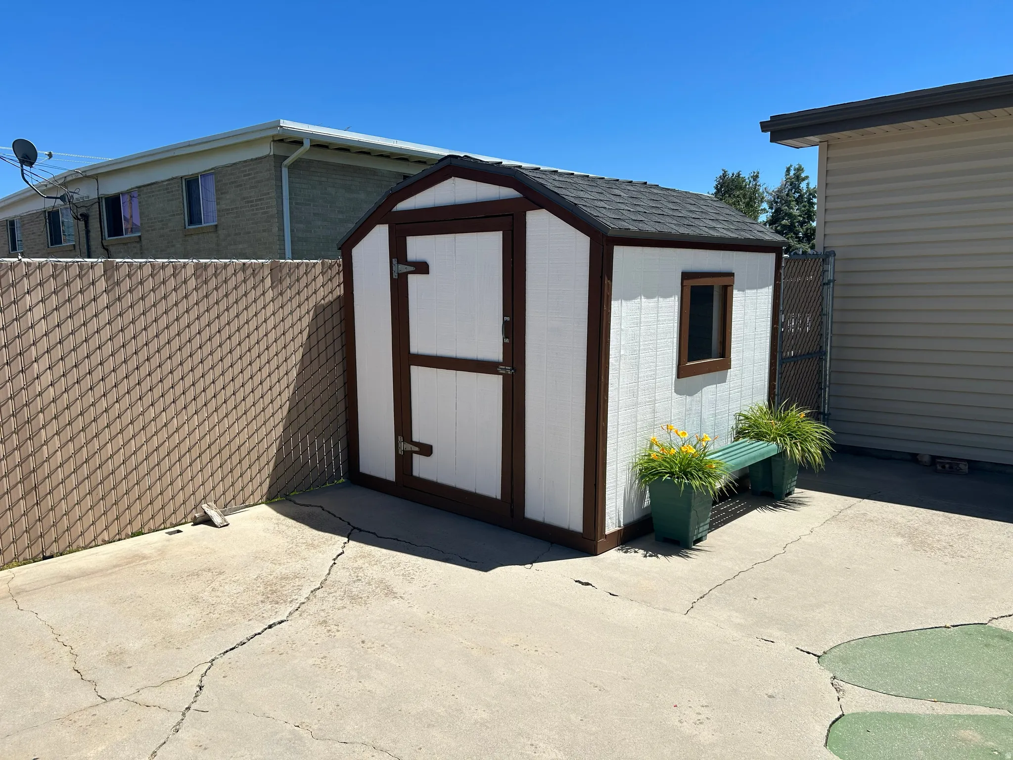 Outdoor structure