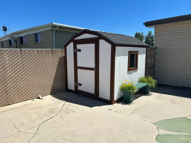 Outdoor structure