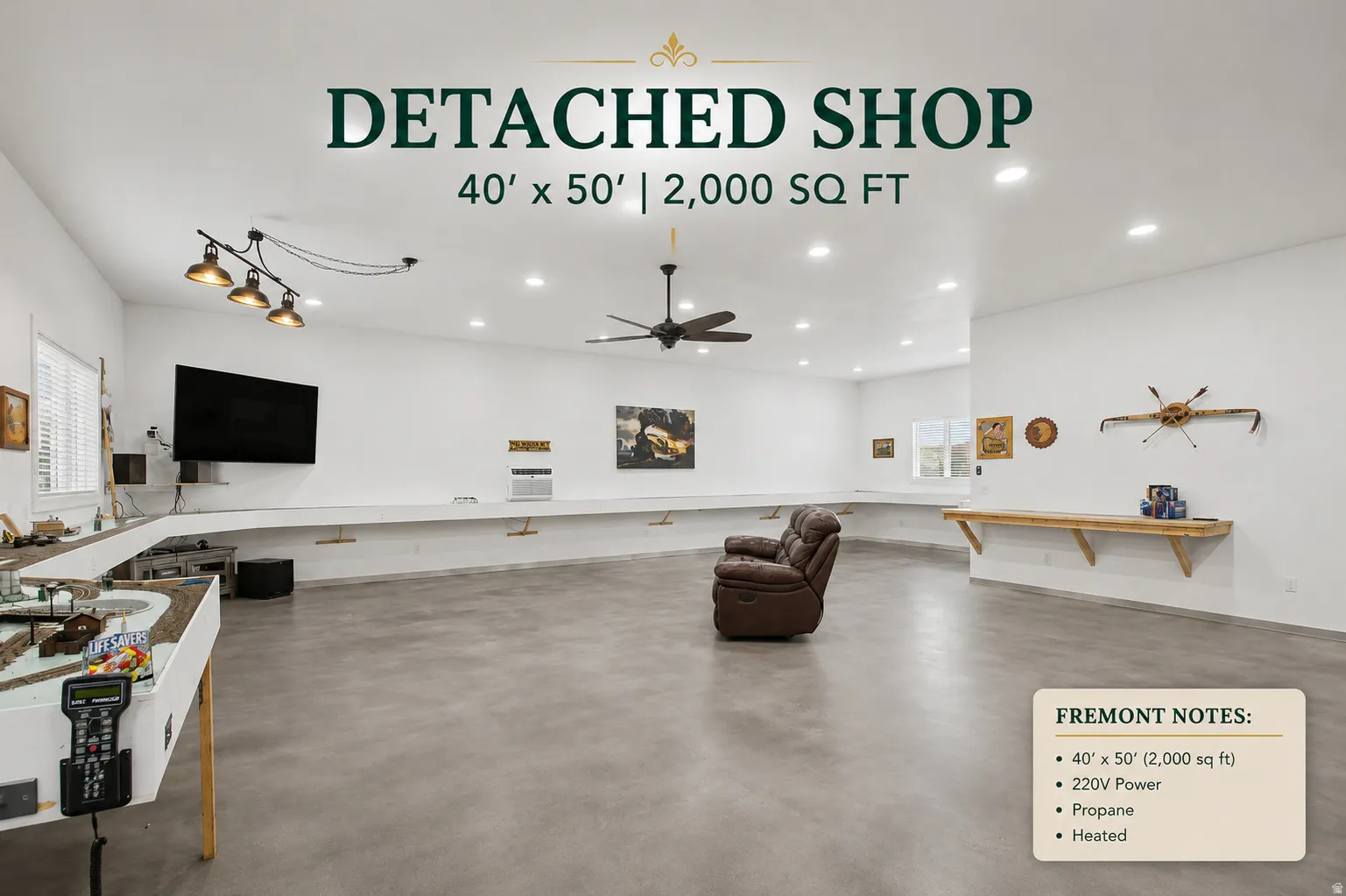 Spacious detached shop featuring 2,000 square feet, concrete flooring, recessed lighting, and a ceiling fan