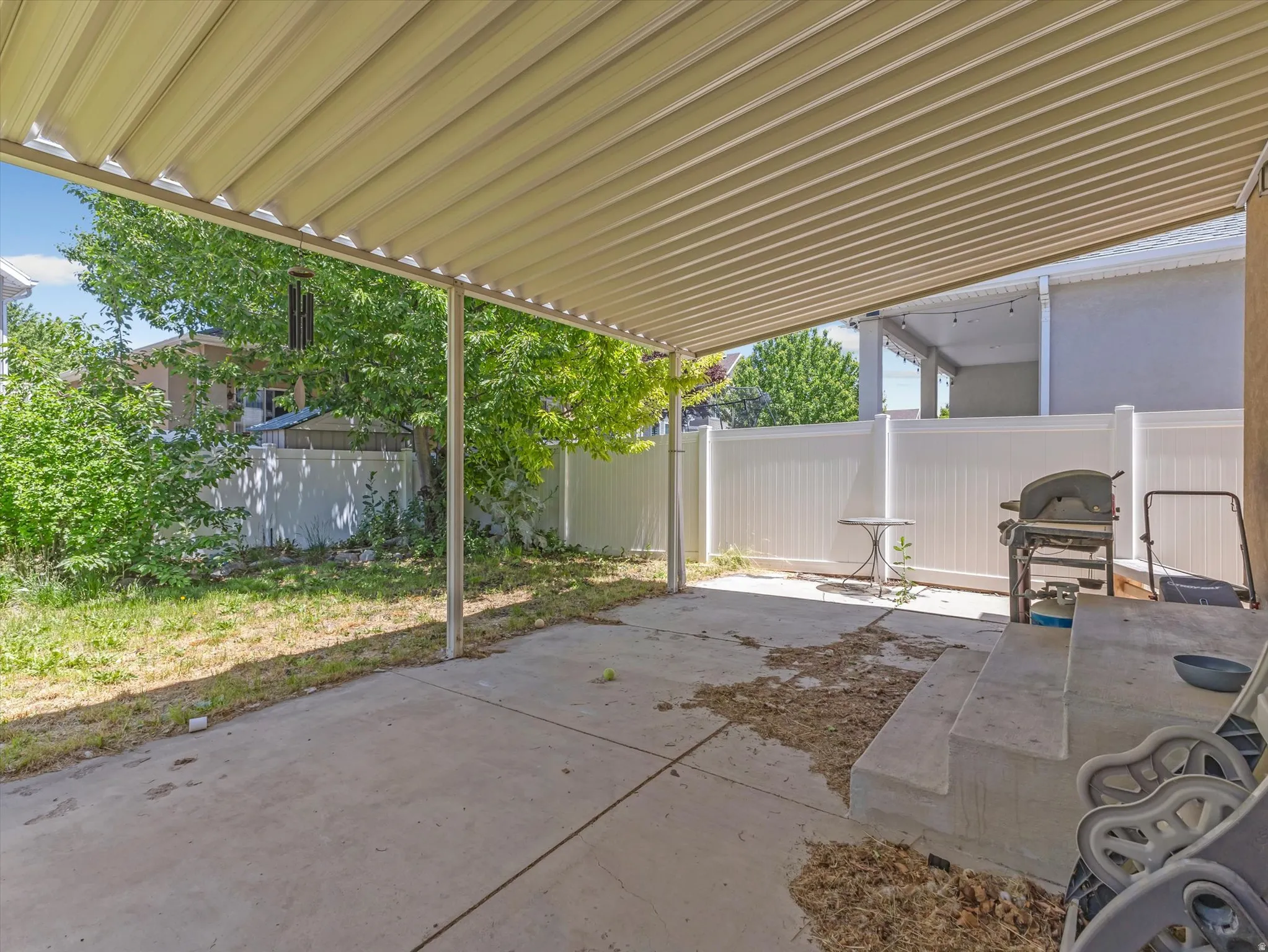 Covered concrete patio with a composite roof structure