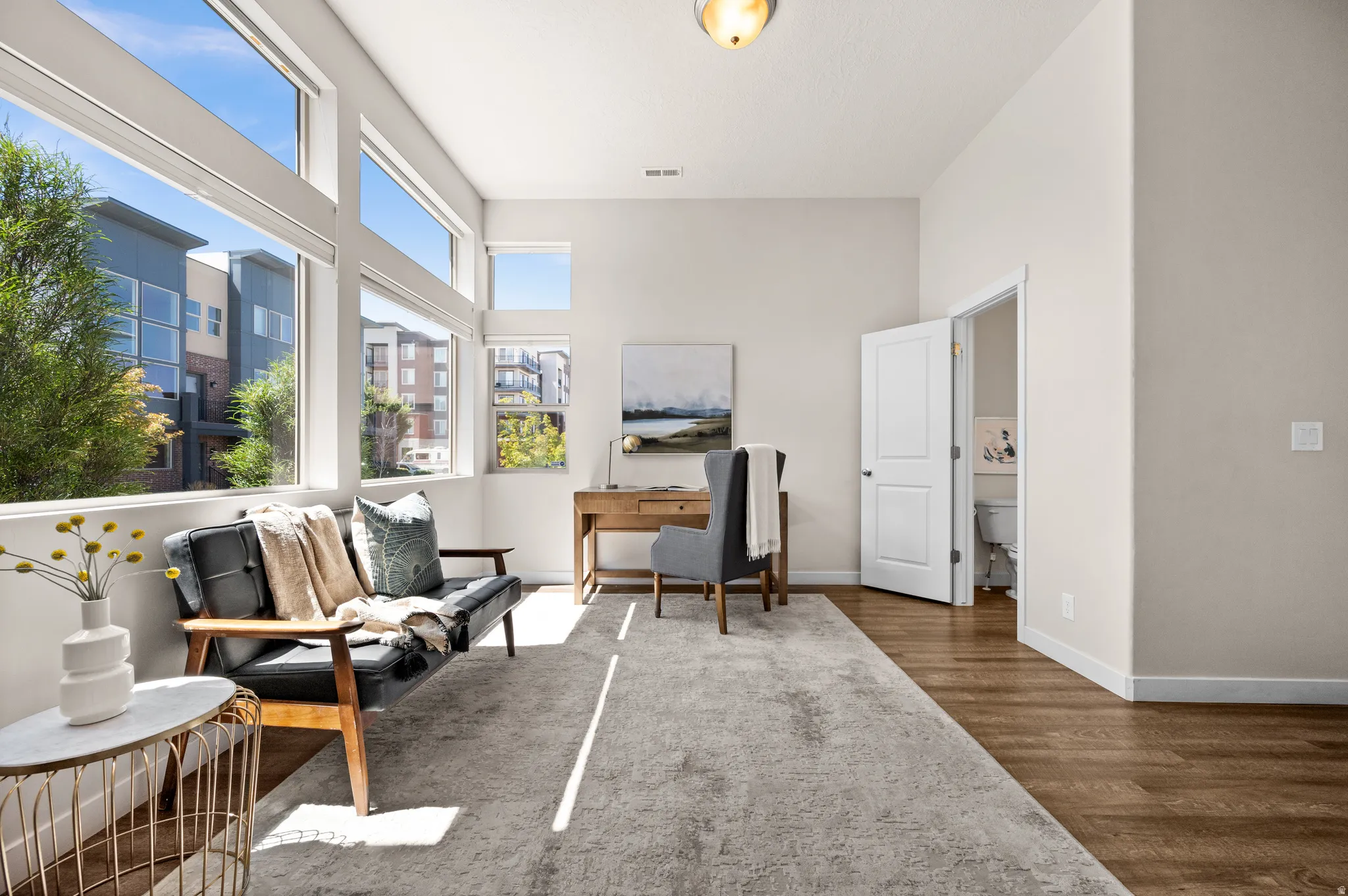 Expansive window wall with multiple panes and transoms