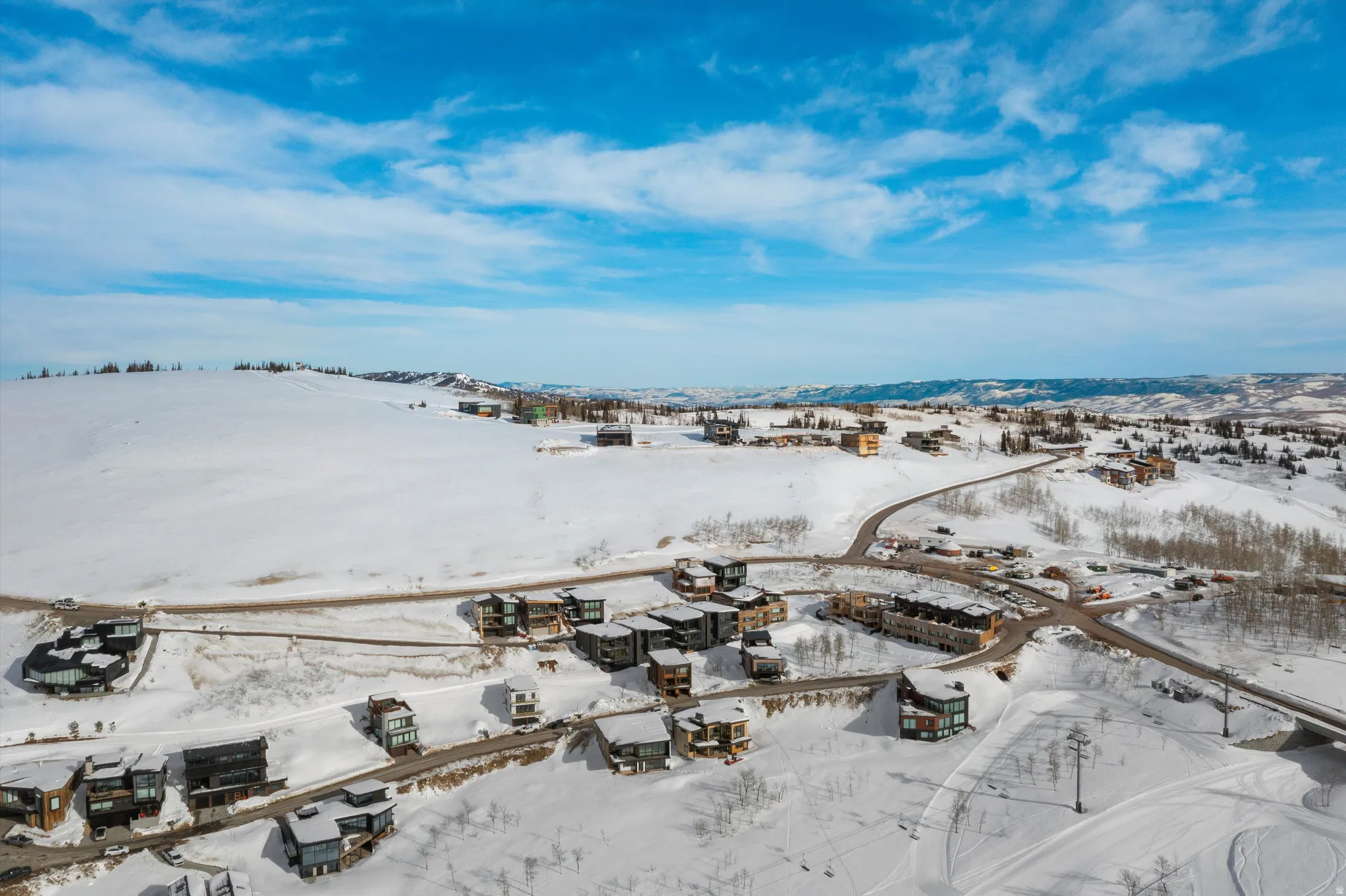 Snowy aerial view featuring a mountain view