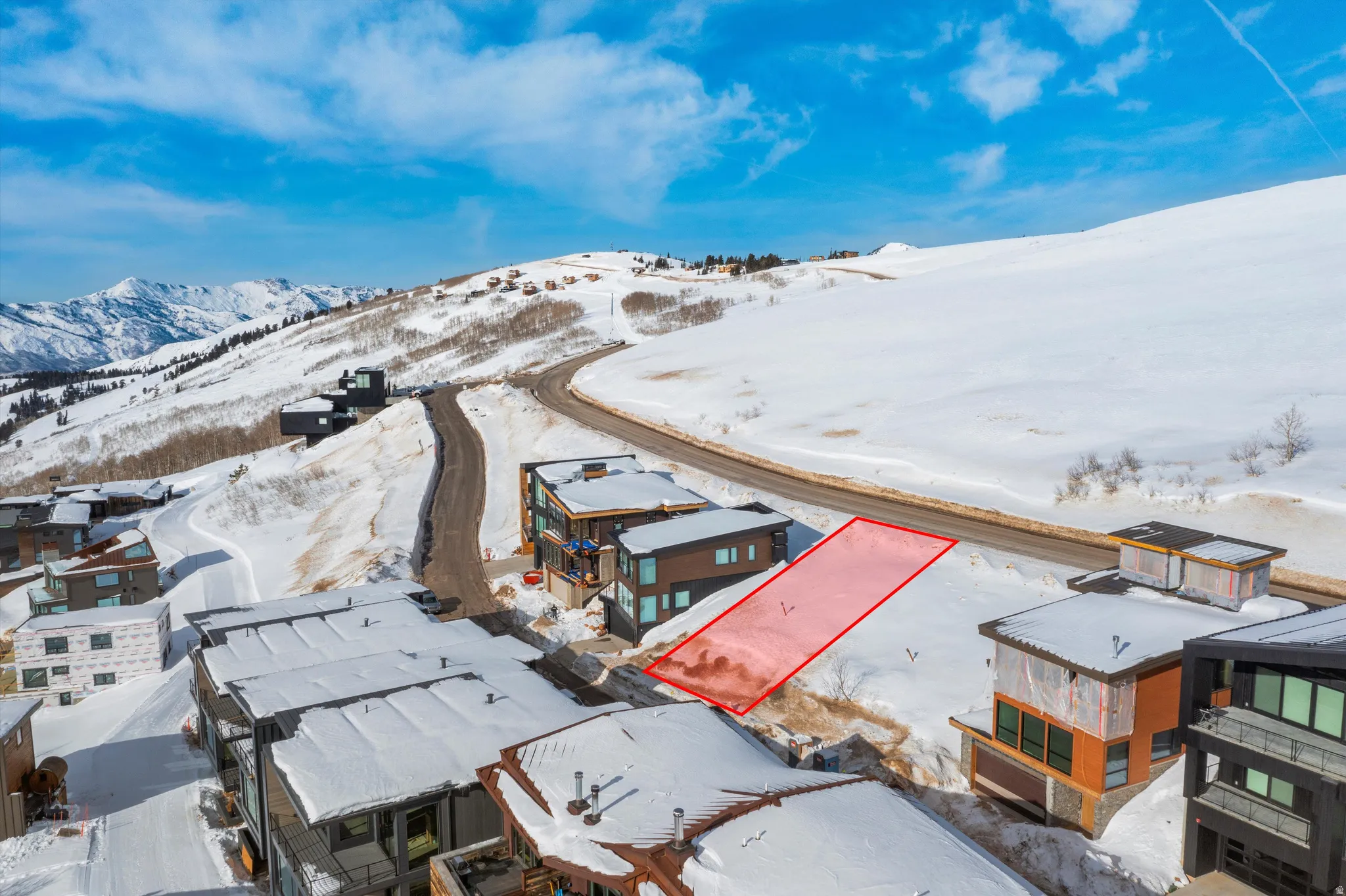 Snowy aerial view featuring a mountain view