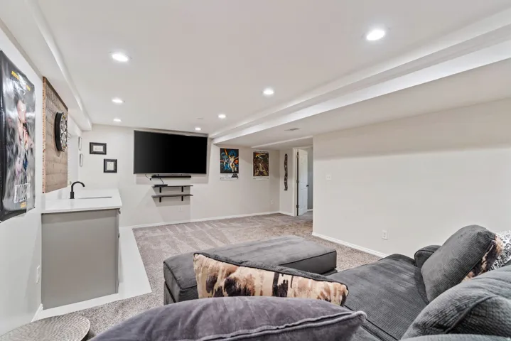 Finished basement with recessed lighting and neutral-toned carpeting