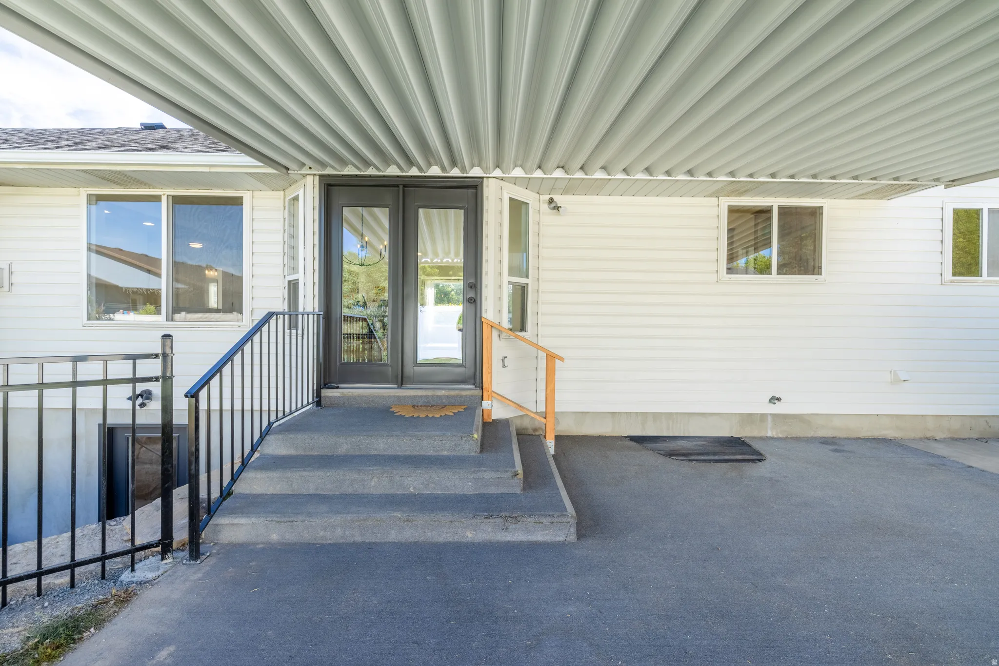 Covered patio off of the dining area