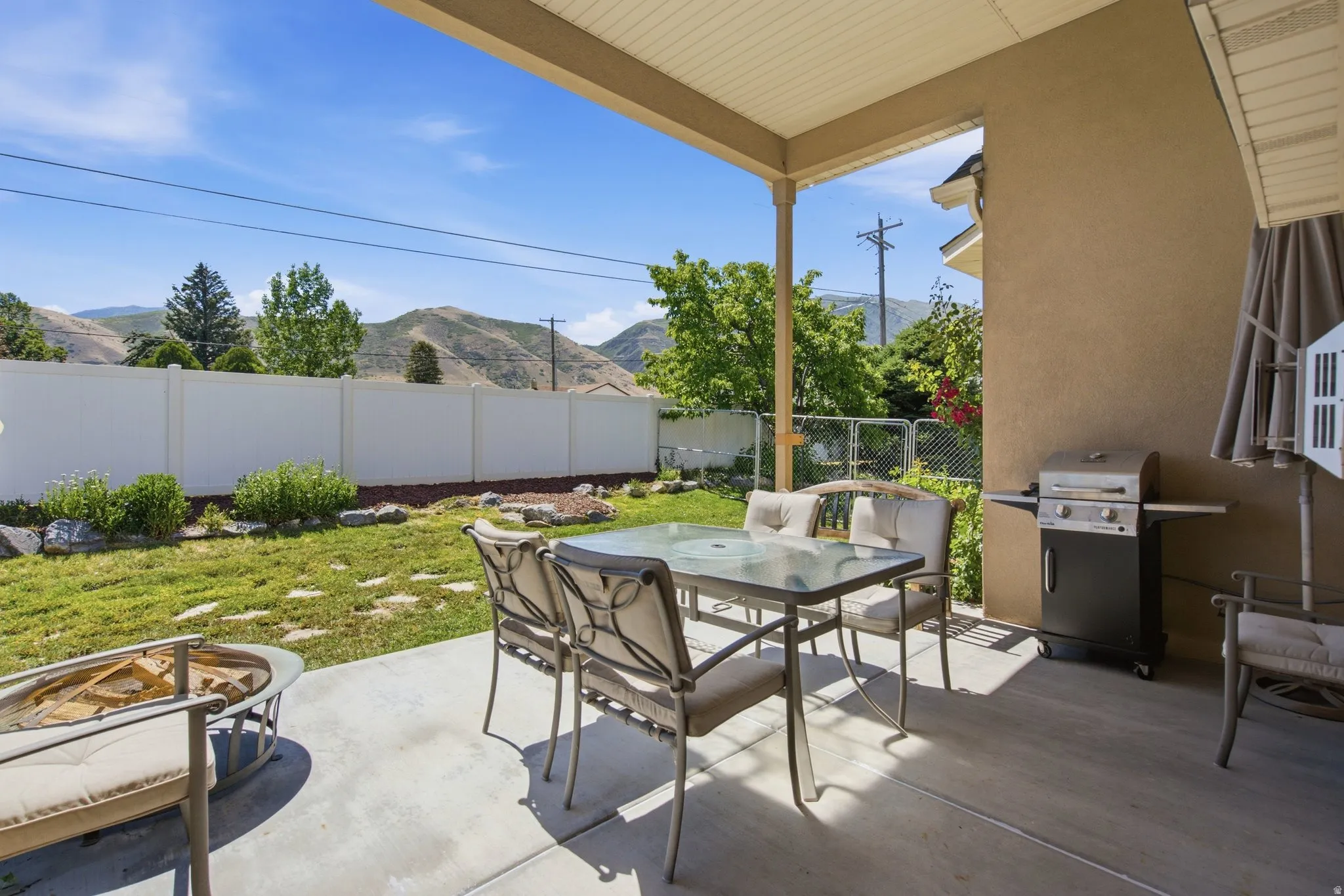 Covered patio featuring a concrete slab and stucco exterior