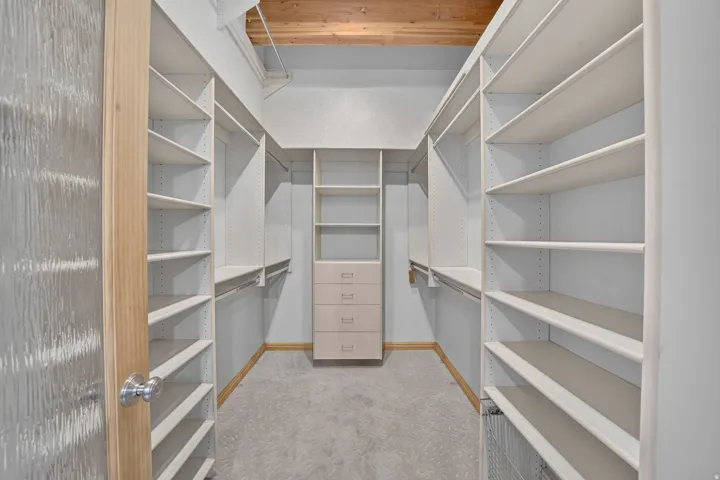 Walk in closet