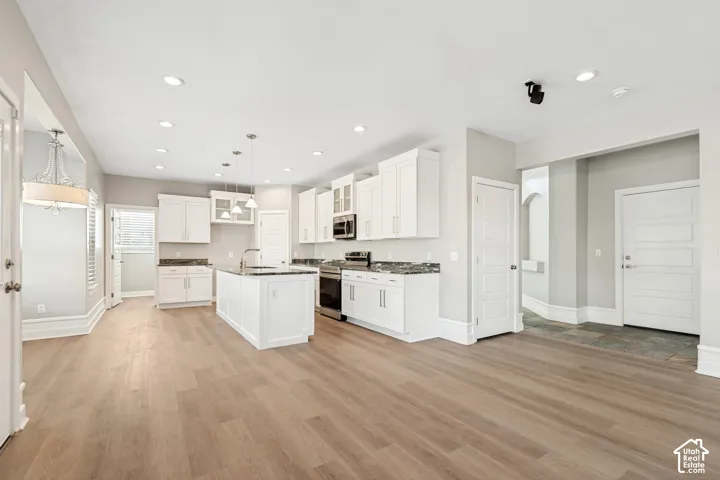 7462 S Sunset Maple Dr, West Jordan, Utah 84081