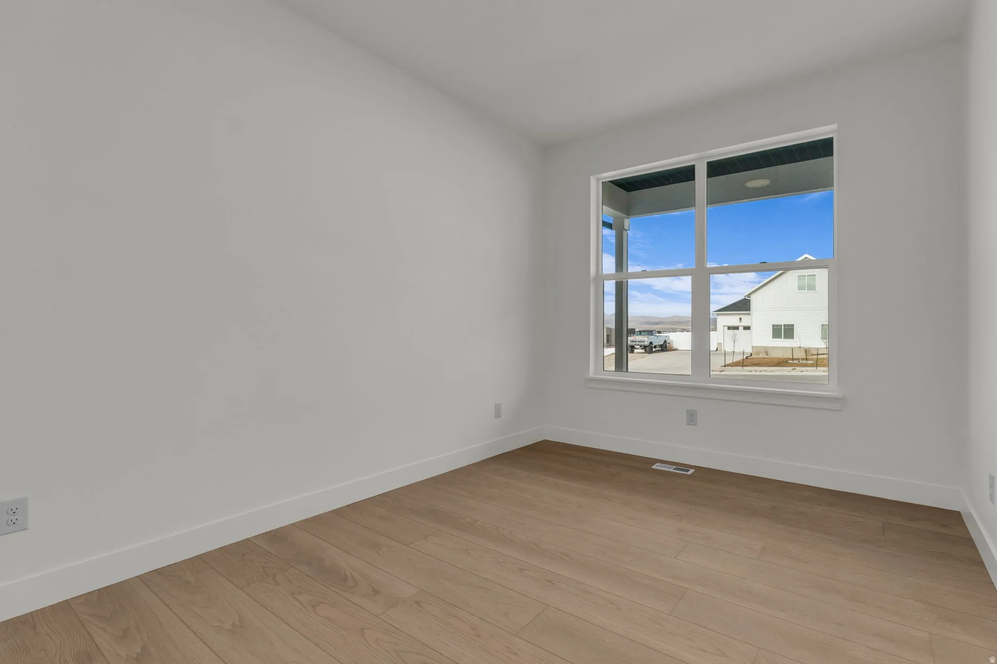 Living room/den