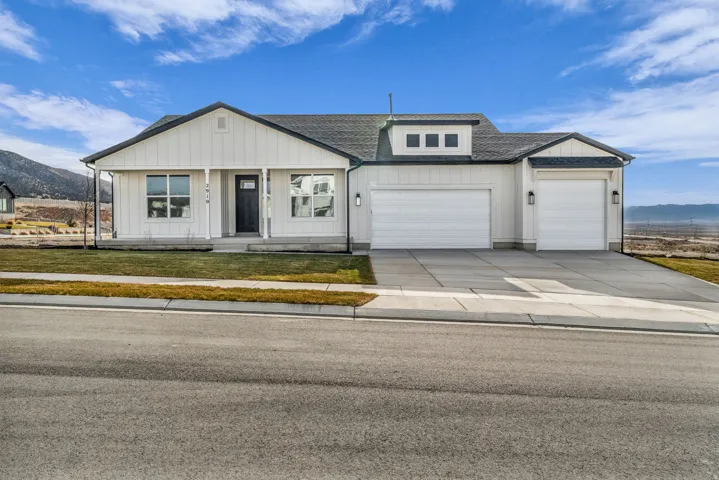 Uinta Elevation A with front yard landscaping installed.