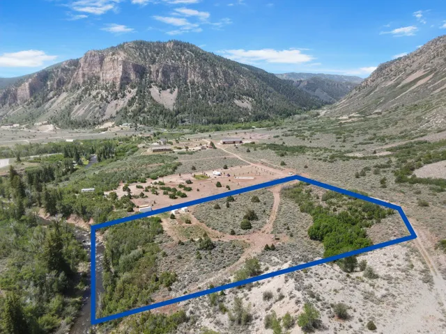 Property lines are for reference and are approximate only