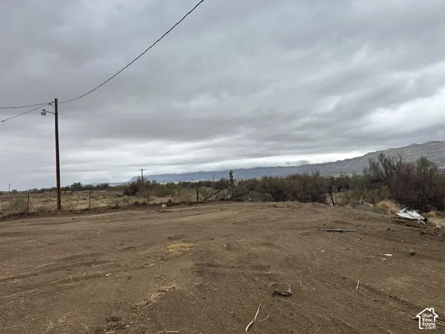 Expansive level lot featuring an open, natural landscape and distant mountain terrain