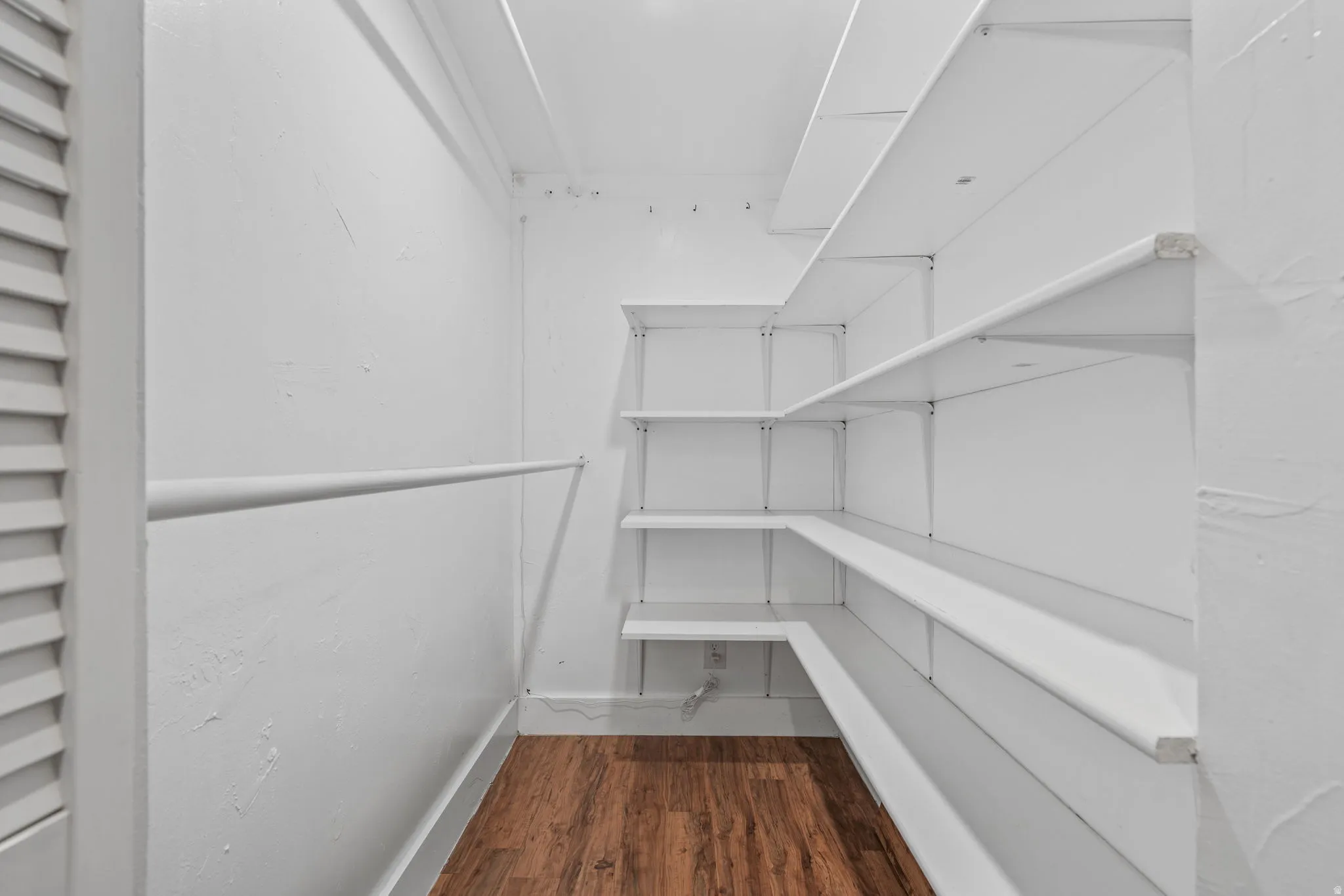Walk in closet for garden bedroom