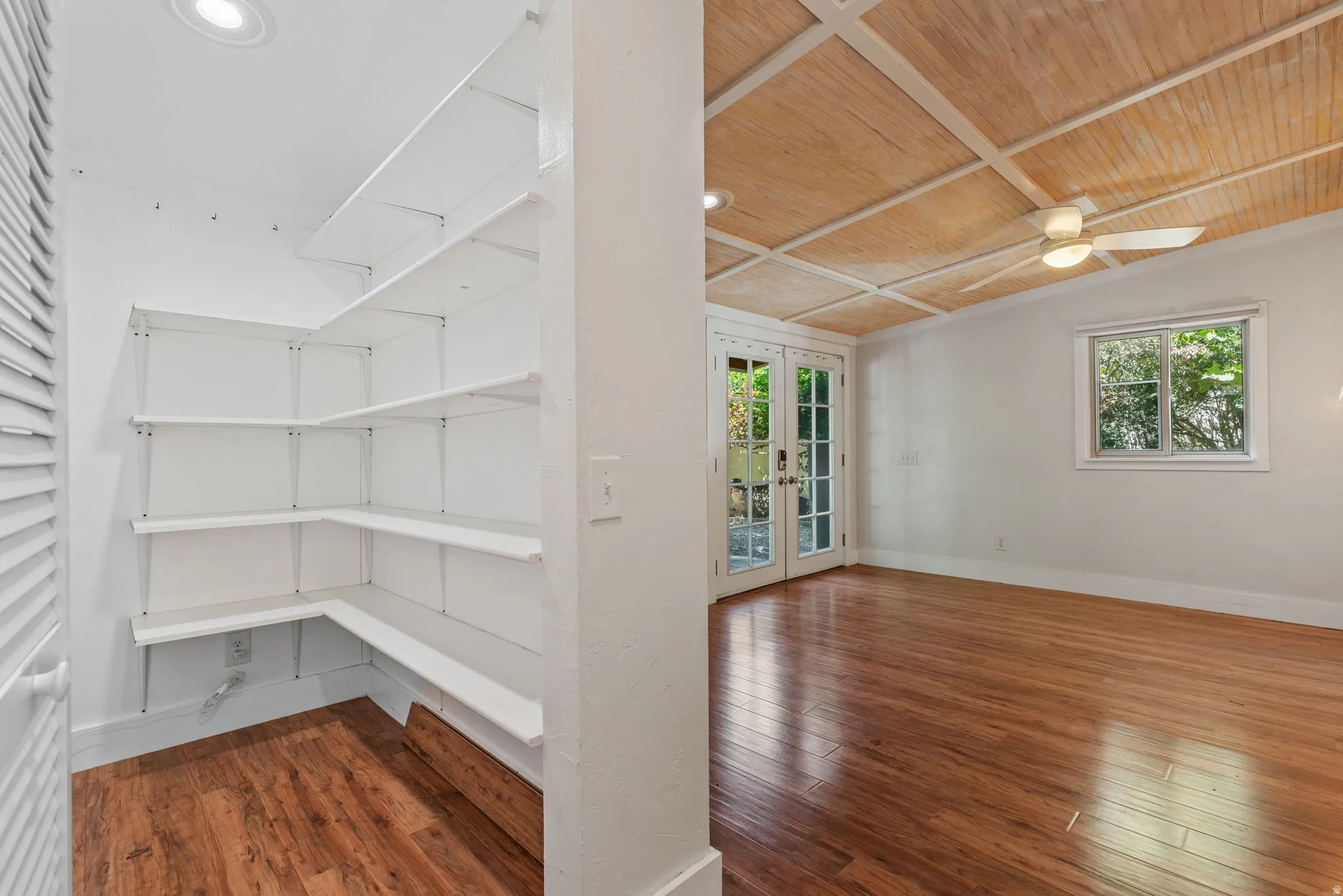 Walk in closet for garden bedroom