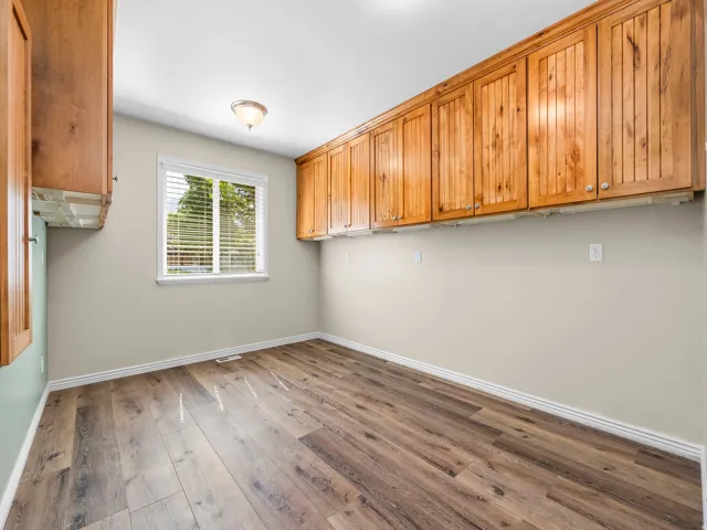 Craft room/mud room right off of garage