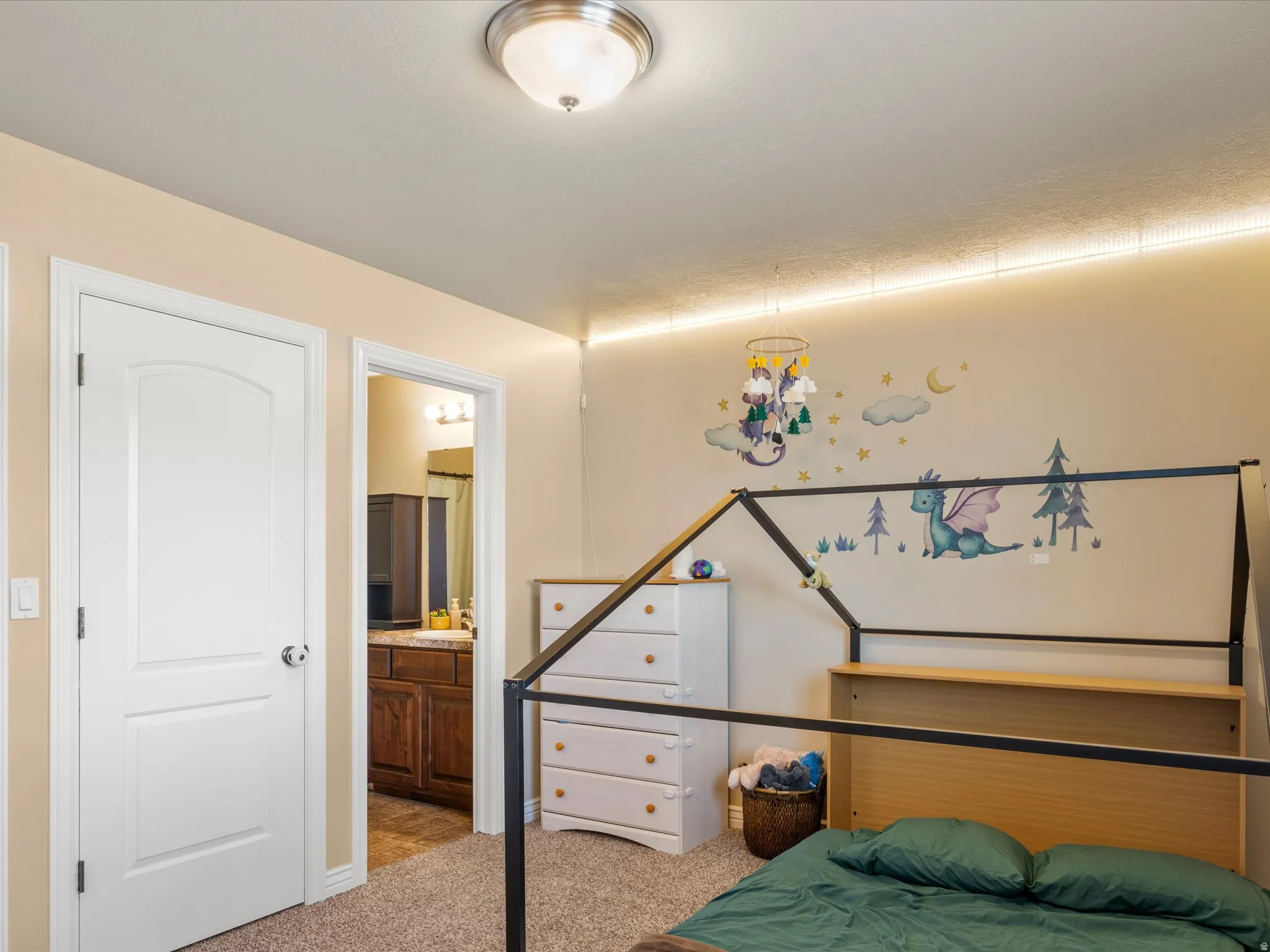 2nd Bedroom with en-suite