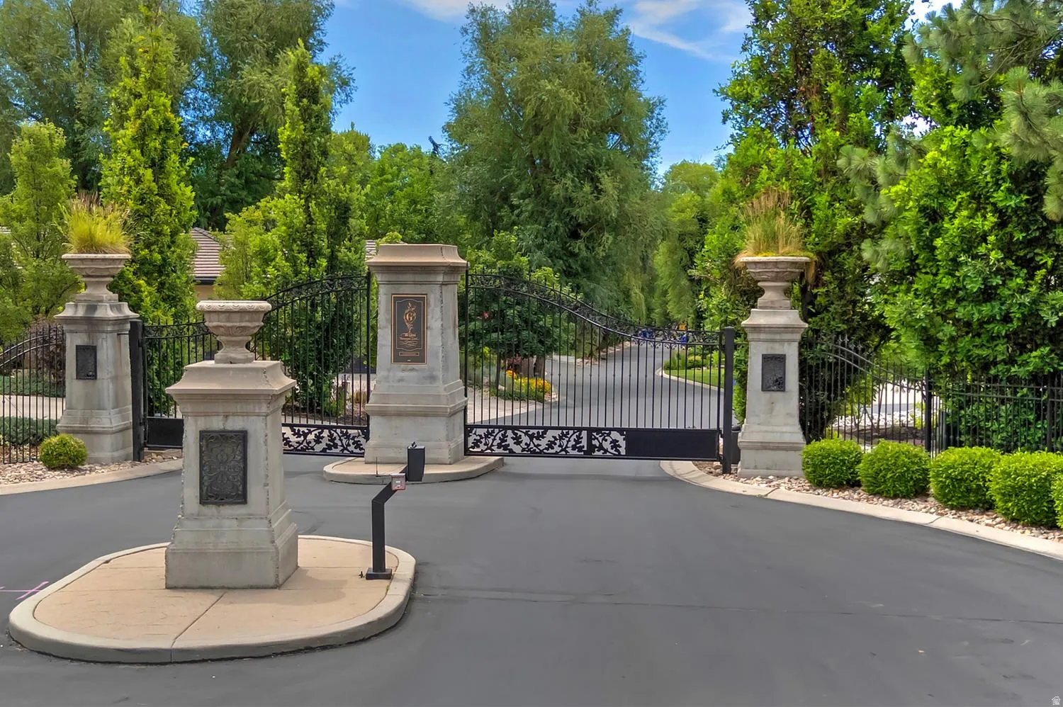 Gate