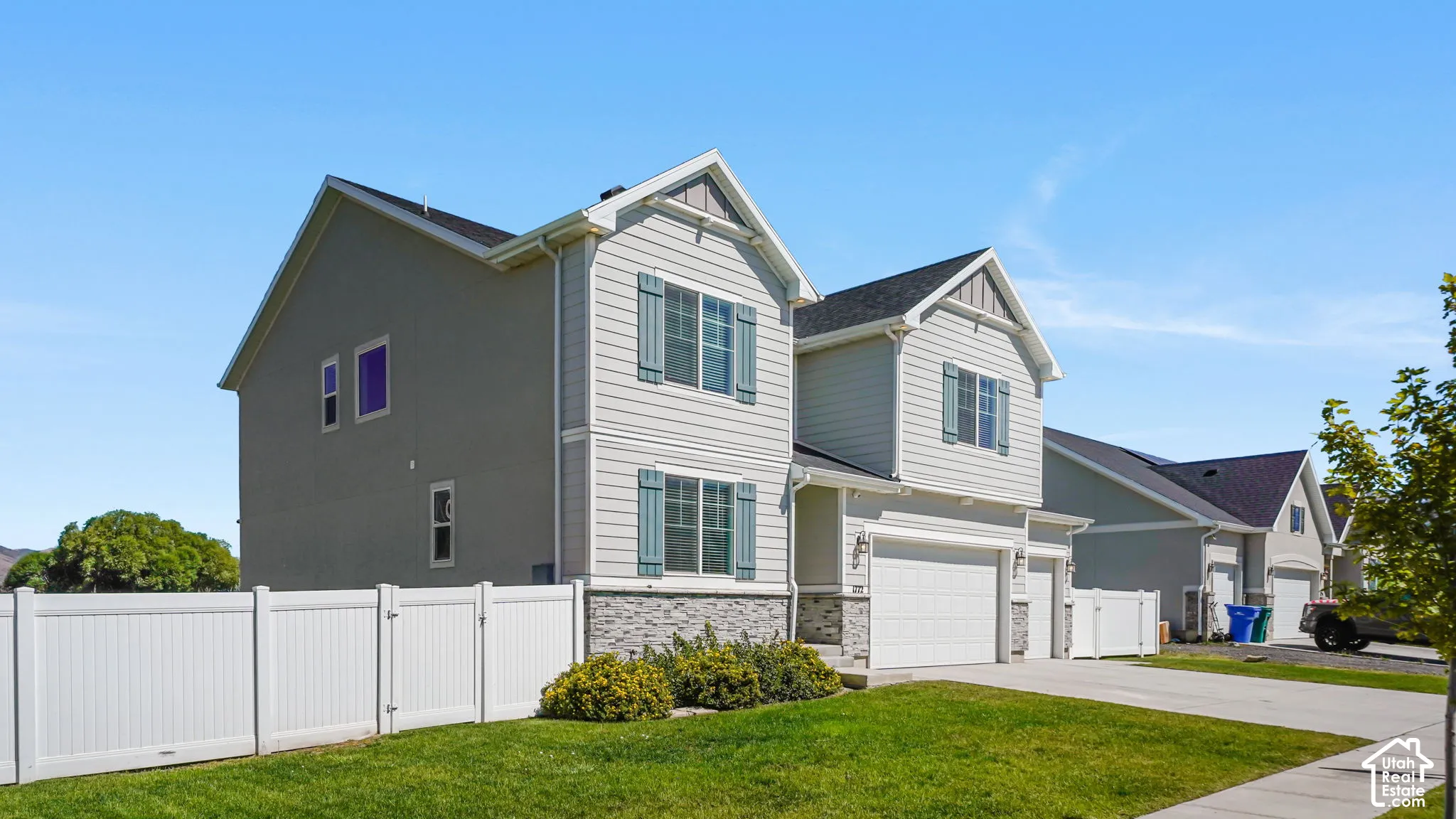2 STORY RESIDENCE W/ 3 CAR GARAGE & FULLY-PERMITTED ADU(ACCESSORY DWELLING UNIT)