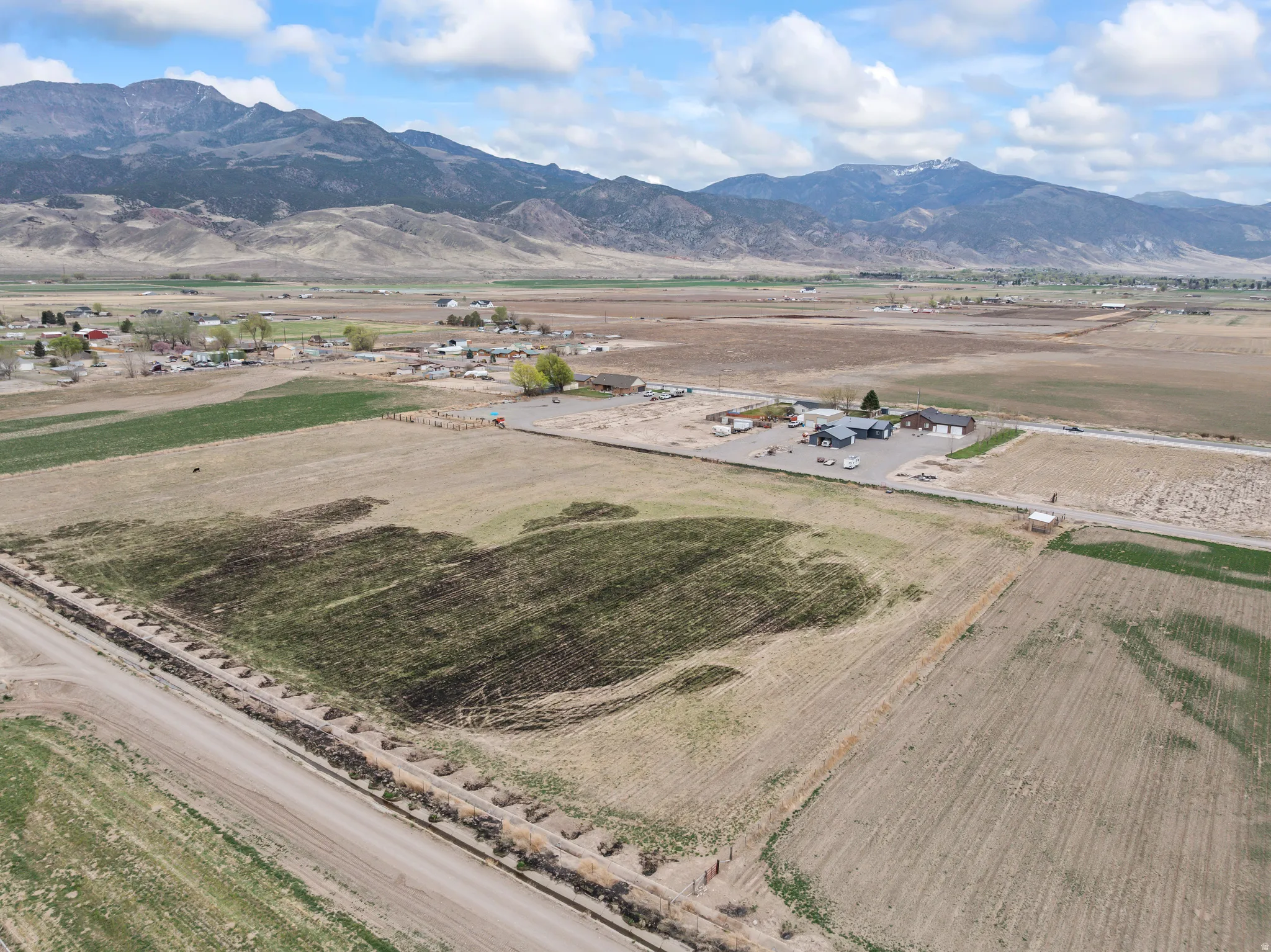 Expansive land parcel featuring open fields and distant mountain ranges