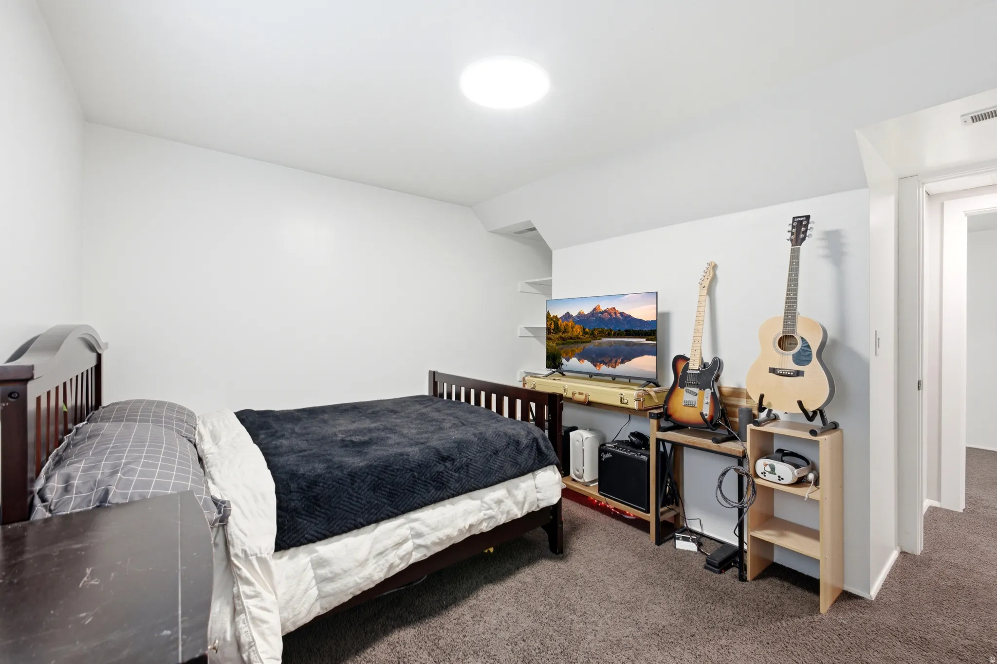Neutral white wall finishes