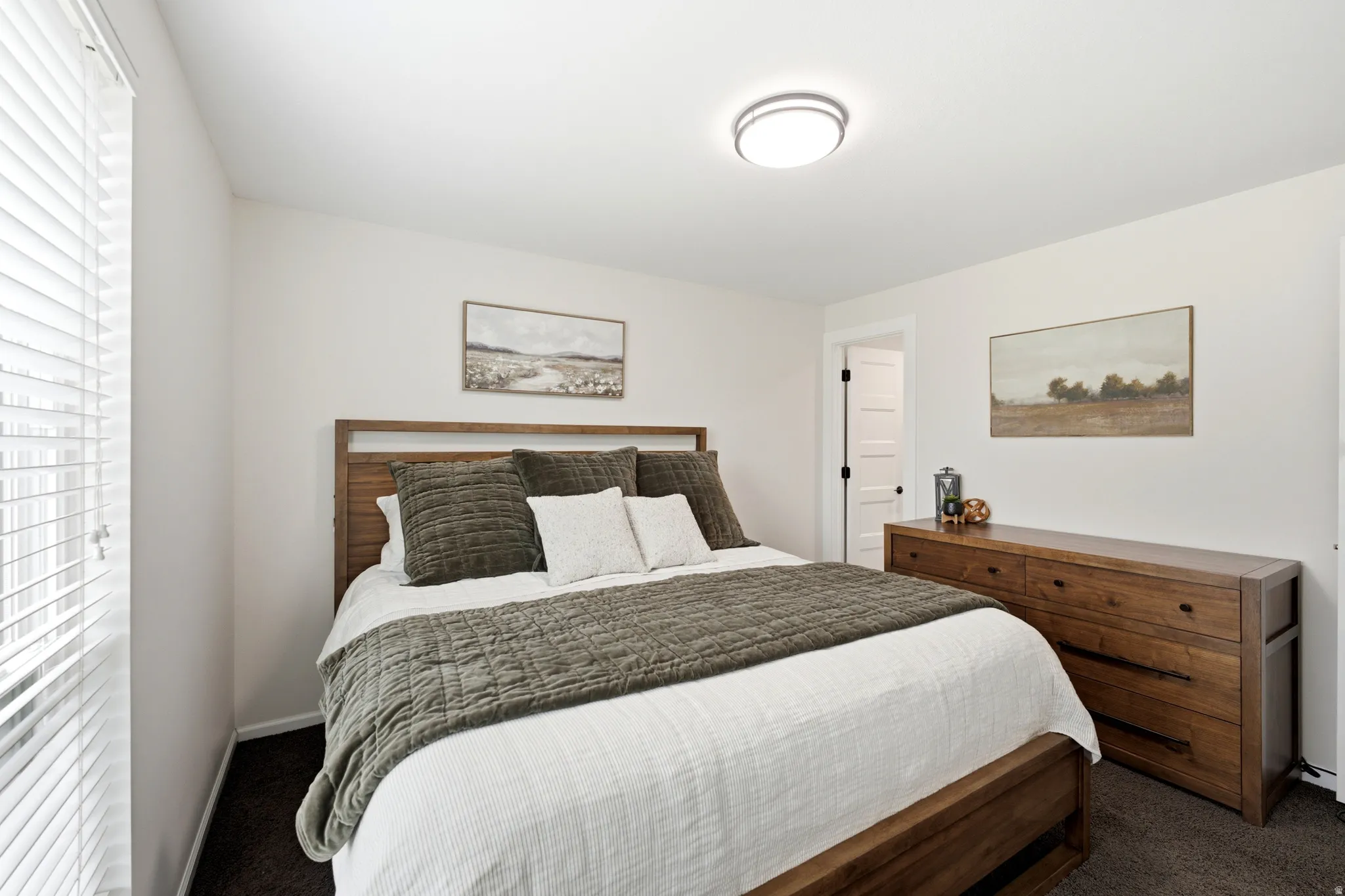 Neutral wall paint and dark carpeting provide a contrasting palette