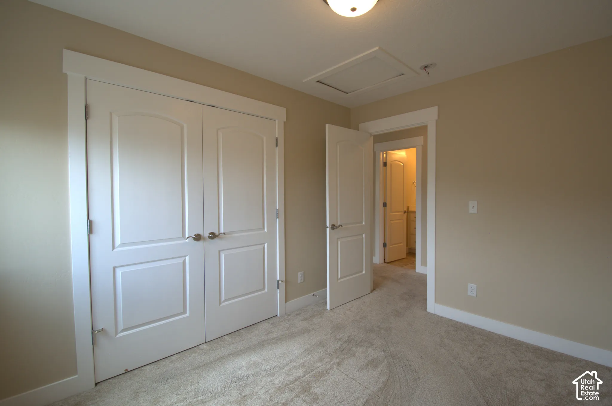 Neutral-toned wall paint and light-colored carpeting