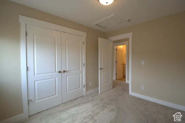 Neutral-toned wall paint and light-colored carpeting