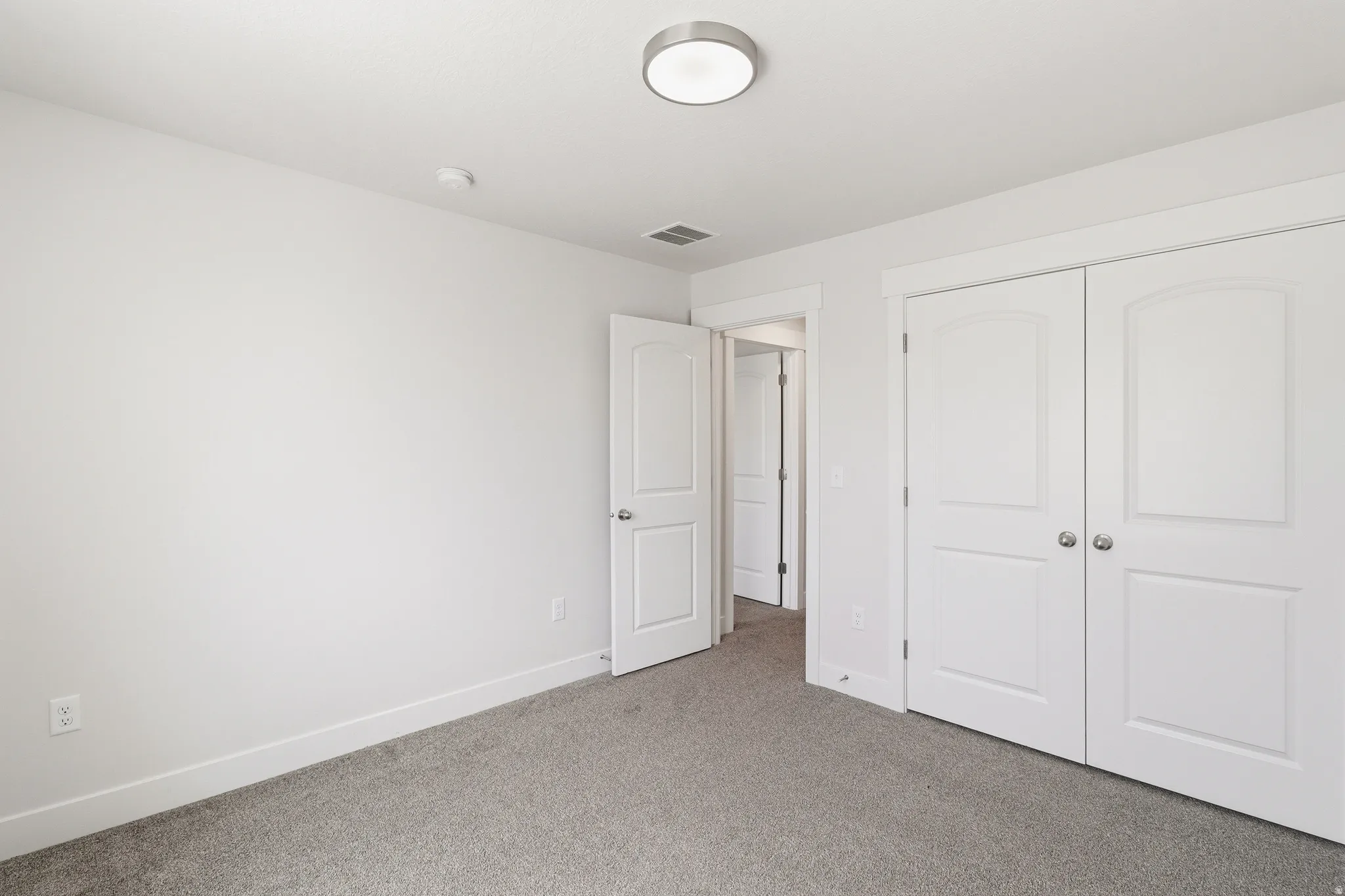 Neutral wall paint complementing gray carpeting