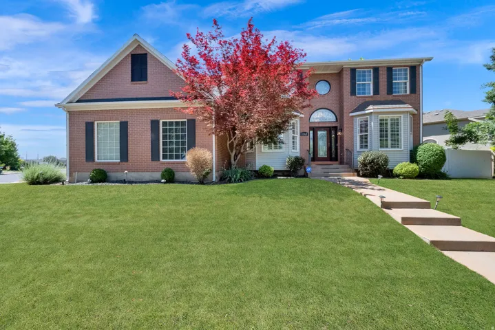 Beautiful Two-story Brick home with great curb appeal located in The Oakridge Country Golf Club Estates