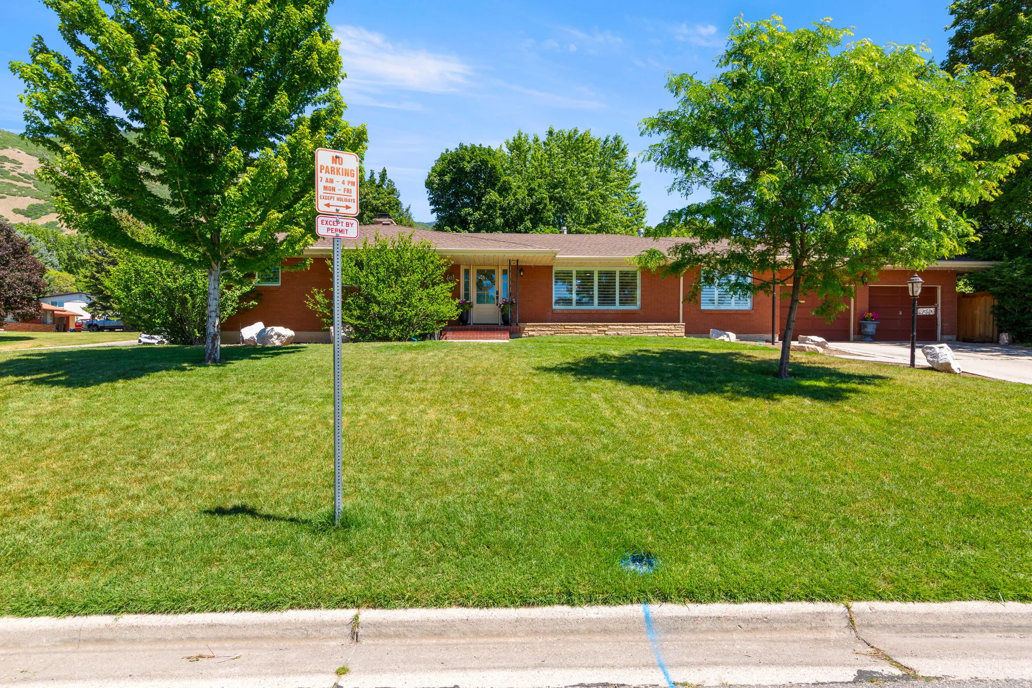 Large yard front!  Great for fireworks!