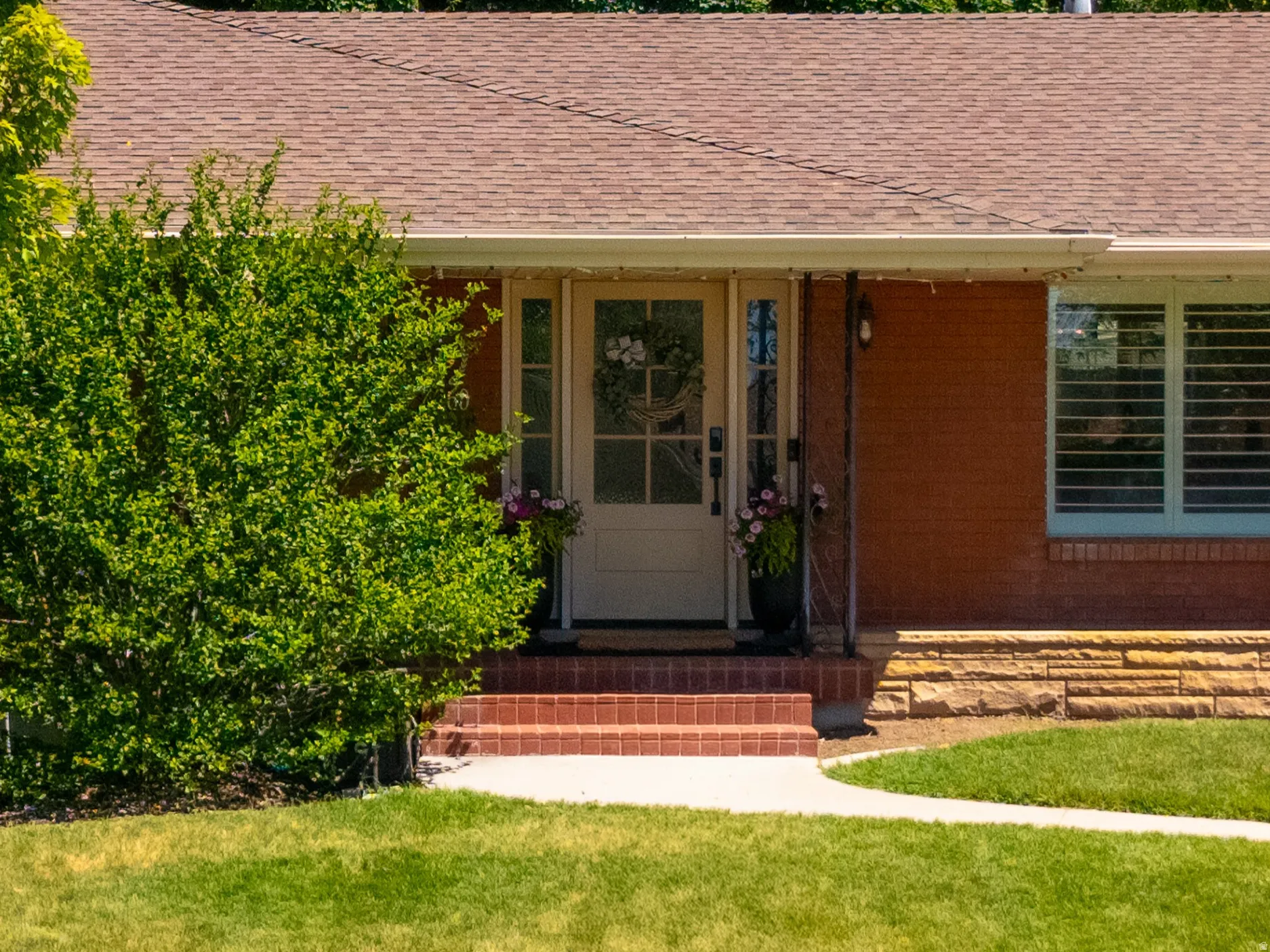 Brick exterior with a stone accent facade, featuring a prominent front entry with sidelights!