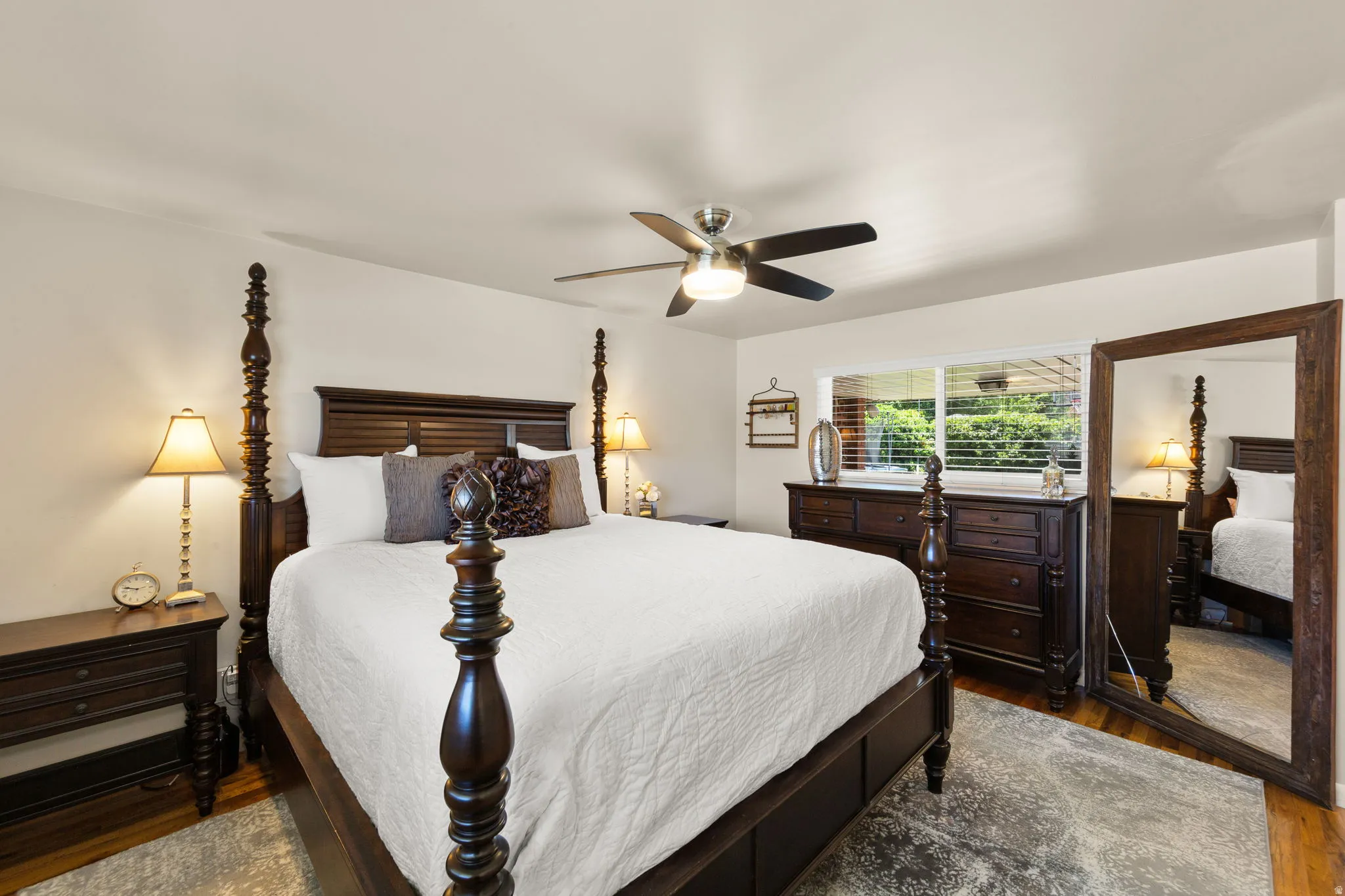 Primary w/Ceiling Fan!