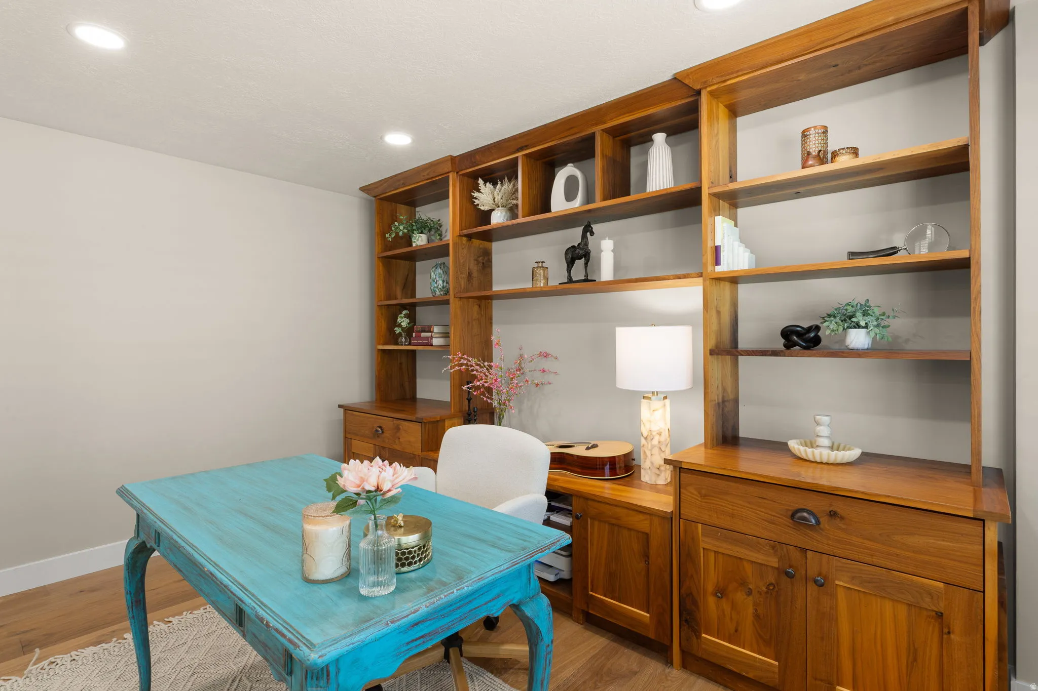 Elegant & Comfortable Desk area!