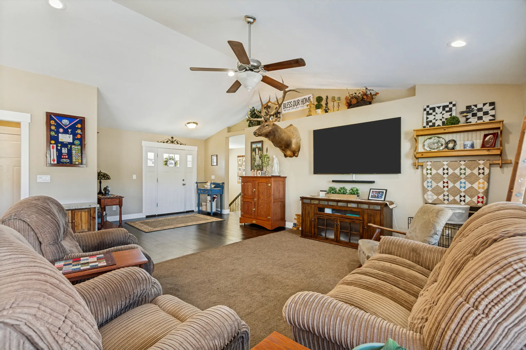 Great room looking to entry