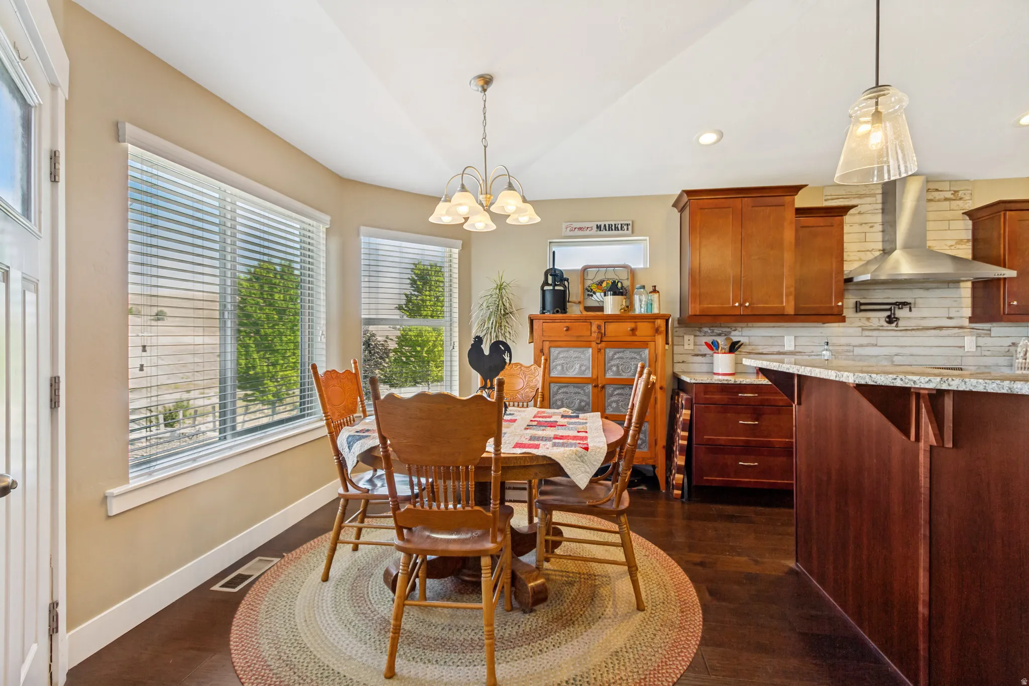 great natural light from all the windows