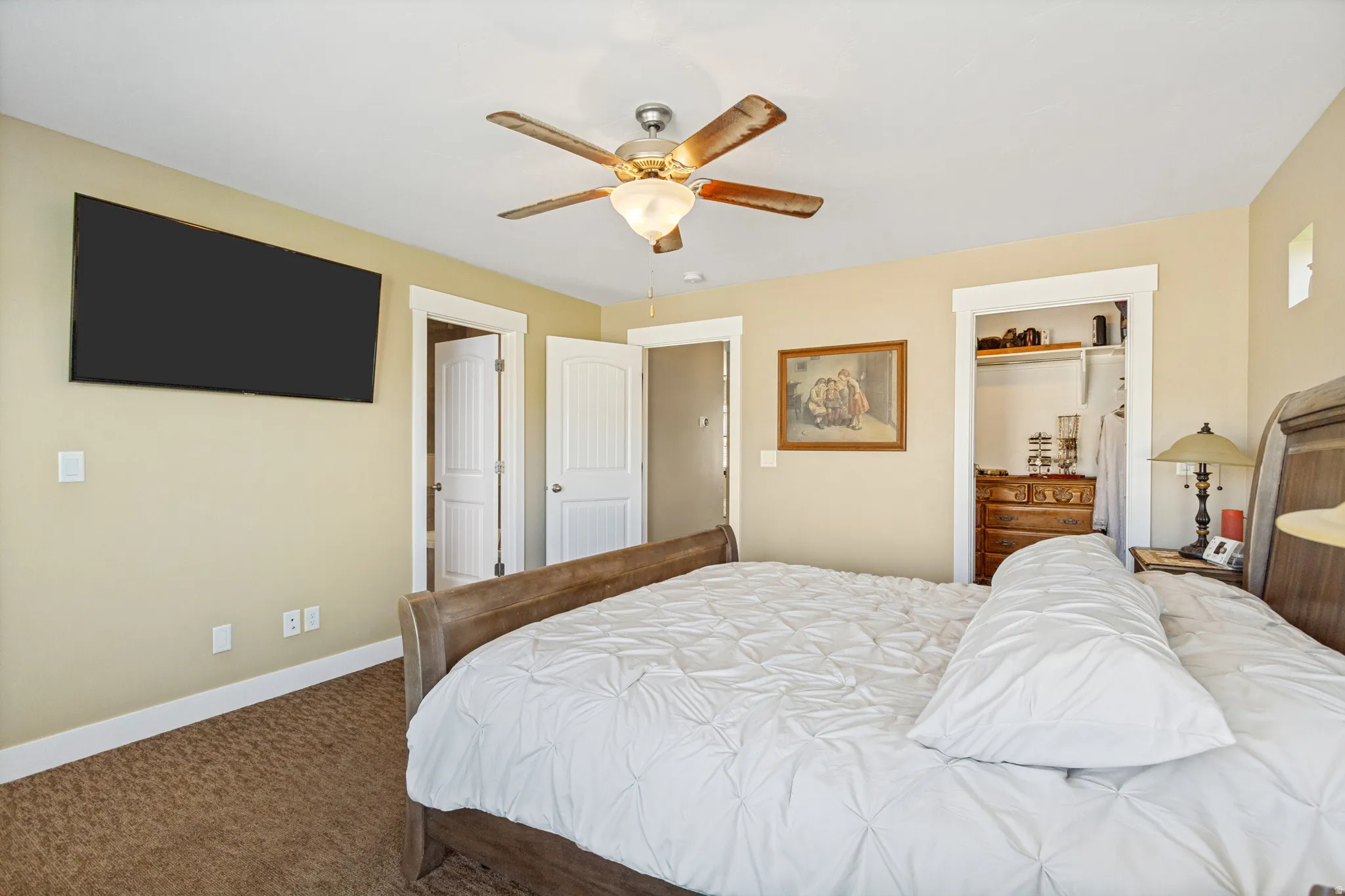on suite bath and walk in closet
