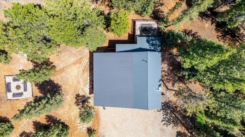 Metal roof structure with gravel landscaping