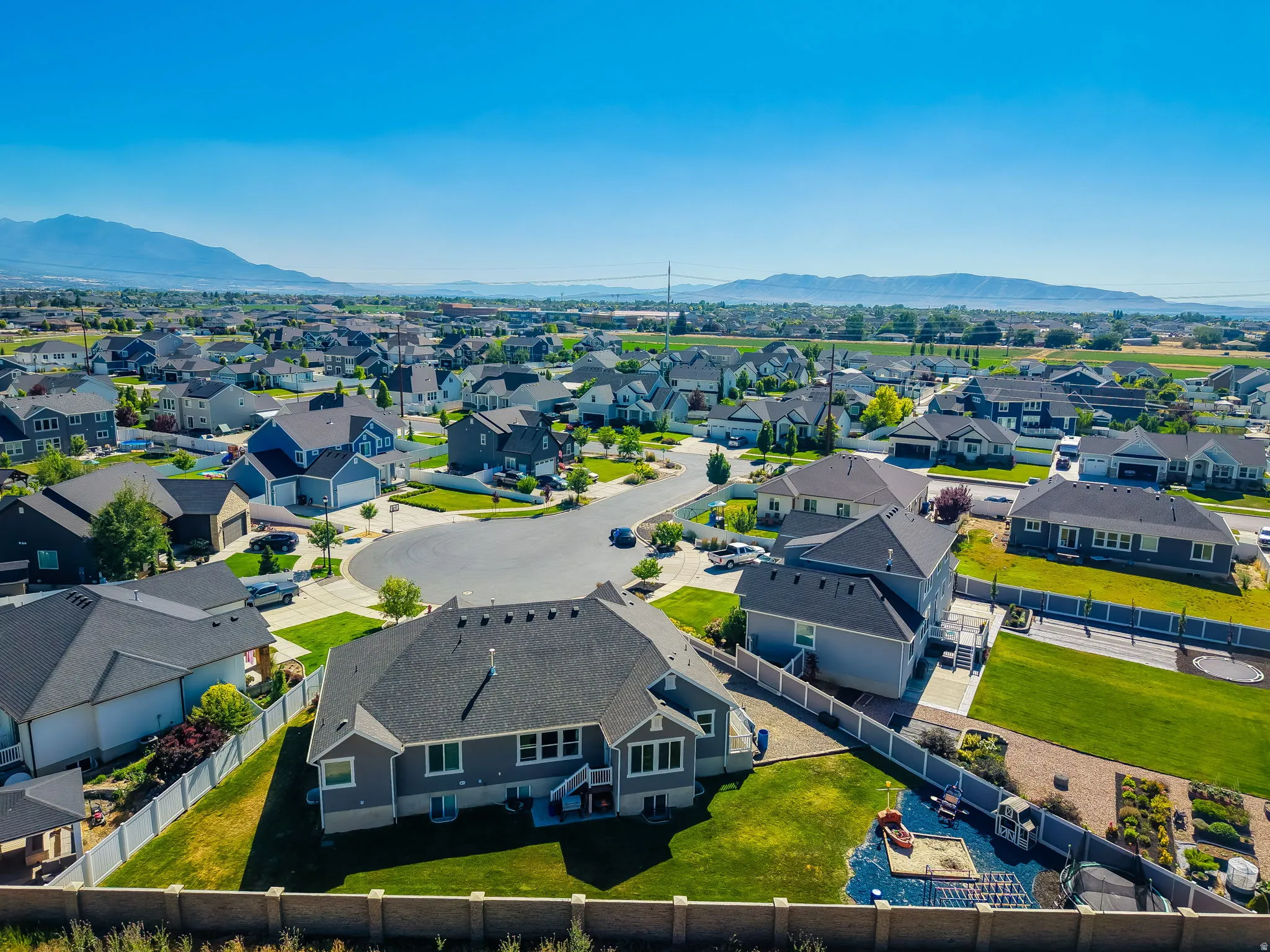 Expansive residential neighborhood featuring diverse architectural styles and cul-de-sac street designs