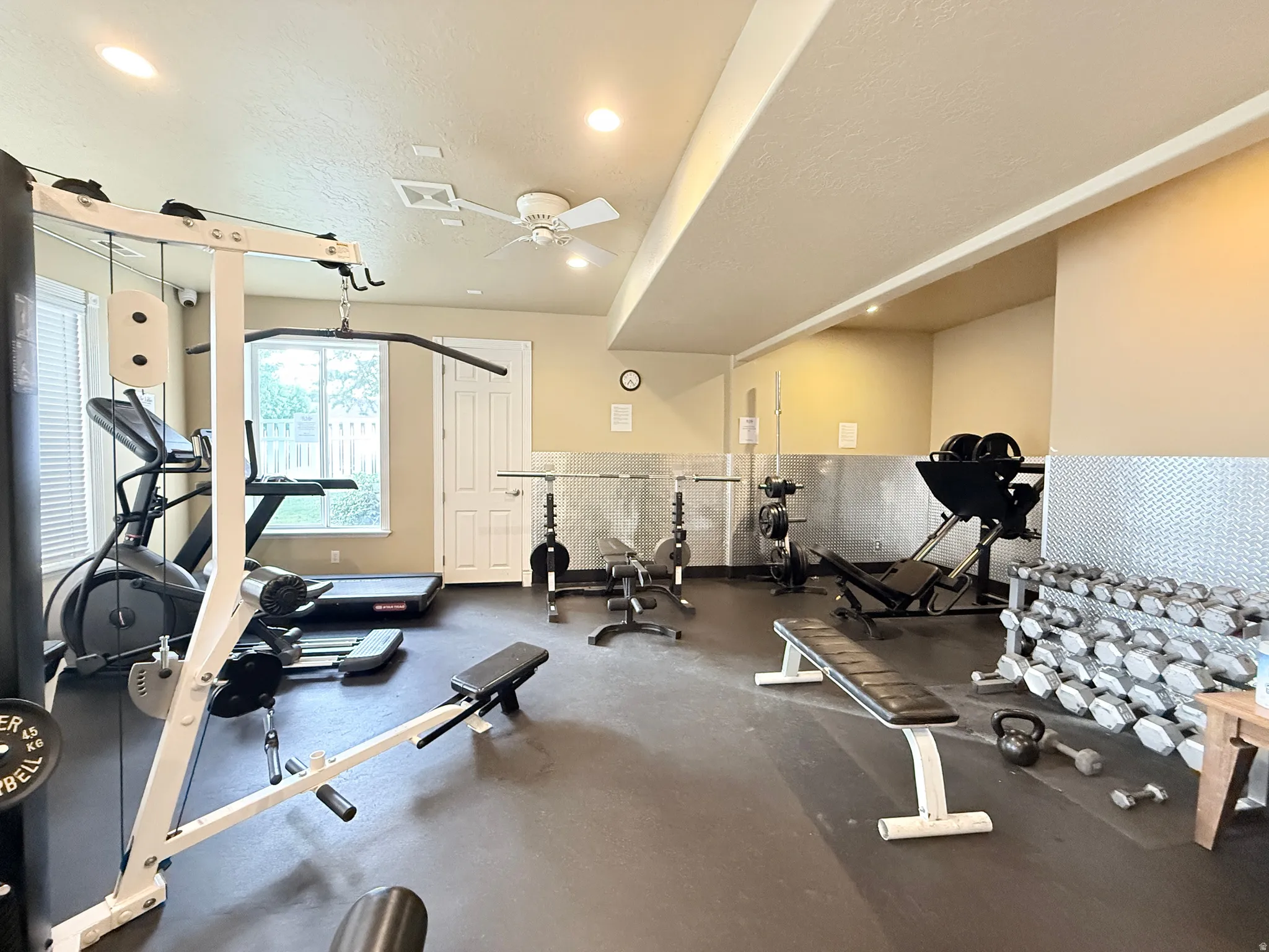 Dedicated fitness room featuring rubber flooring, recessed lighting, and a ceiling fan